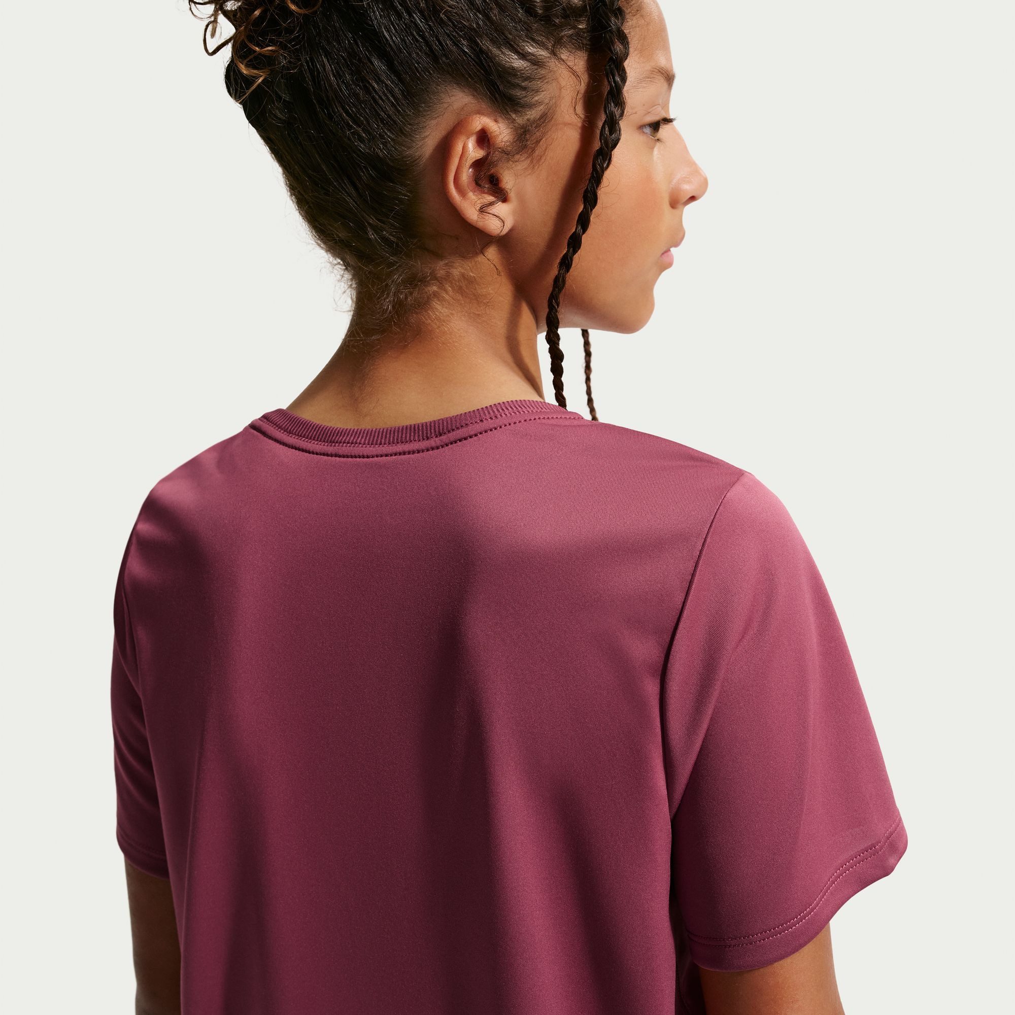 Nike Tanktop Nike One Fitted Big Kids' (Girls) Dri-FIT Short-Sleeve Top für Jugendliche, atmungsaktives Material, schnelltrocknend