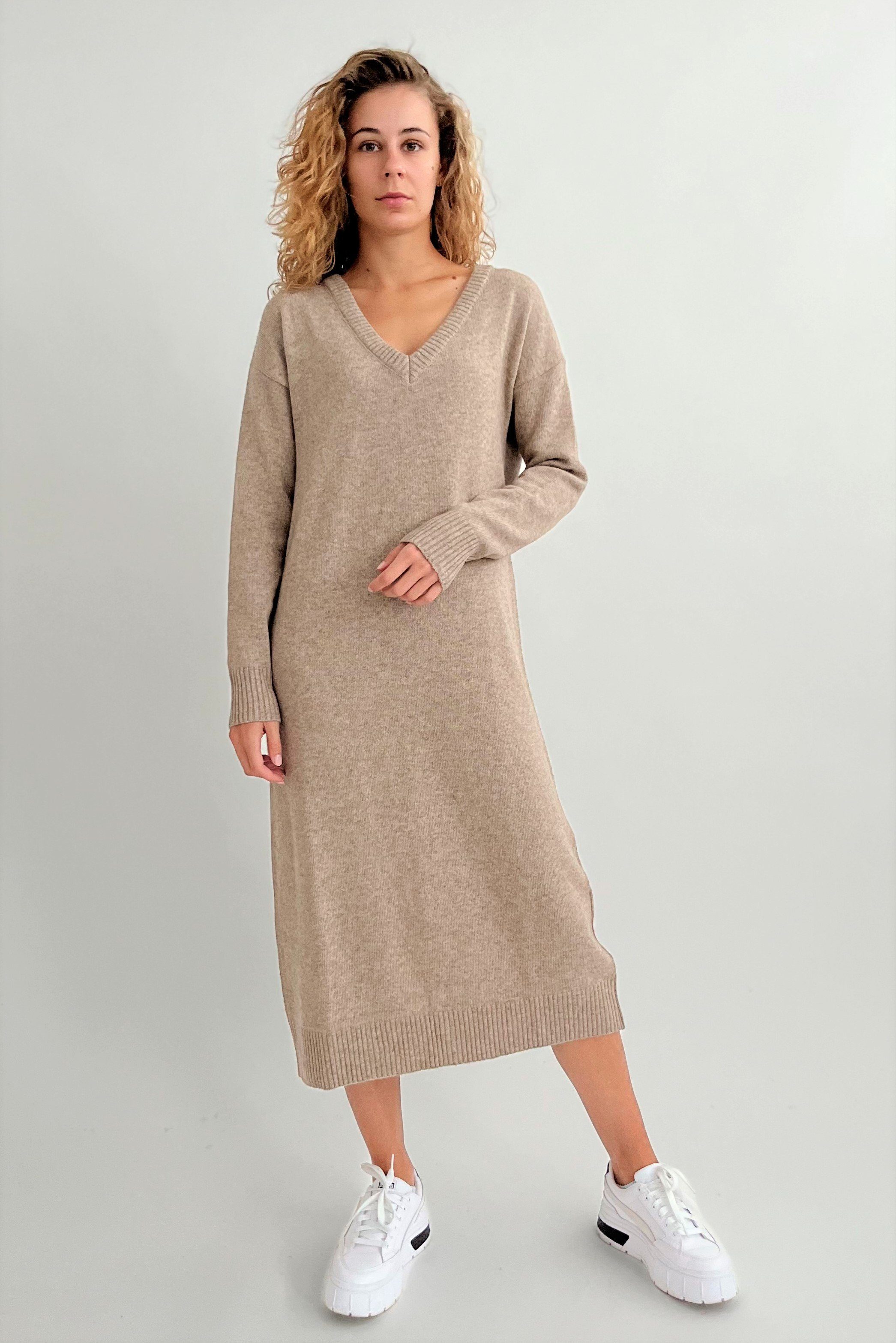 Zuckerwatte Strickkleid mit V-Ausschnitt und aus mit Merinowolle Viskose Cashmere