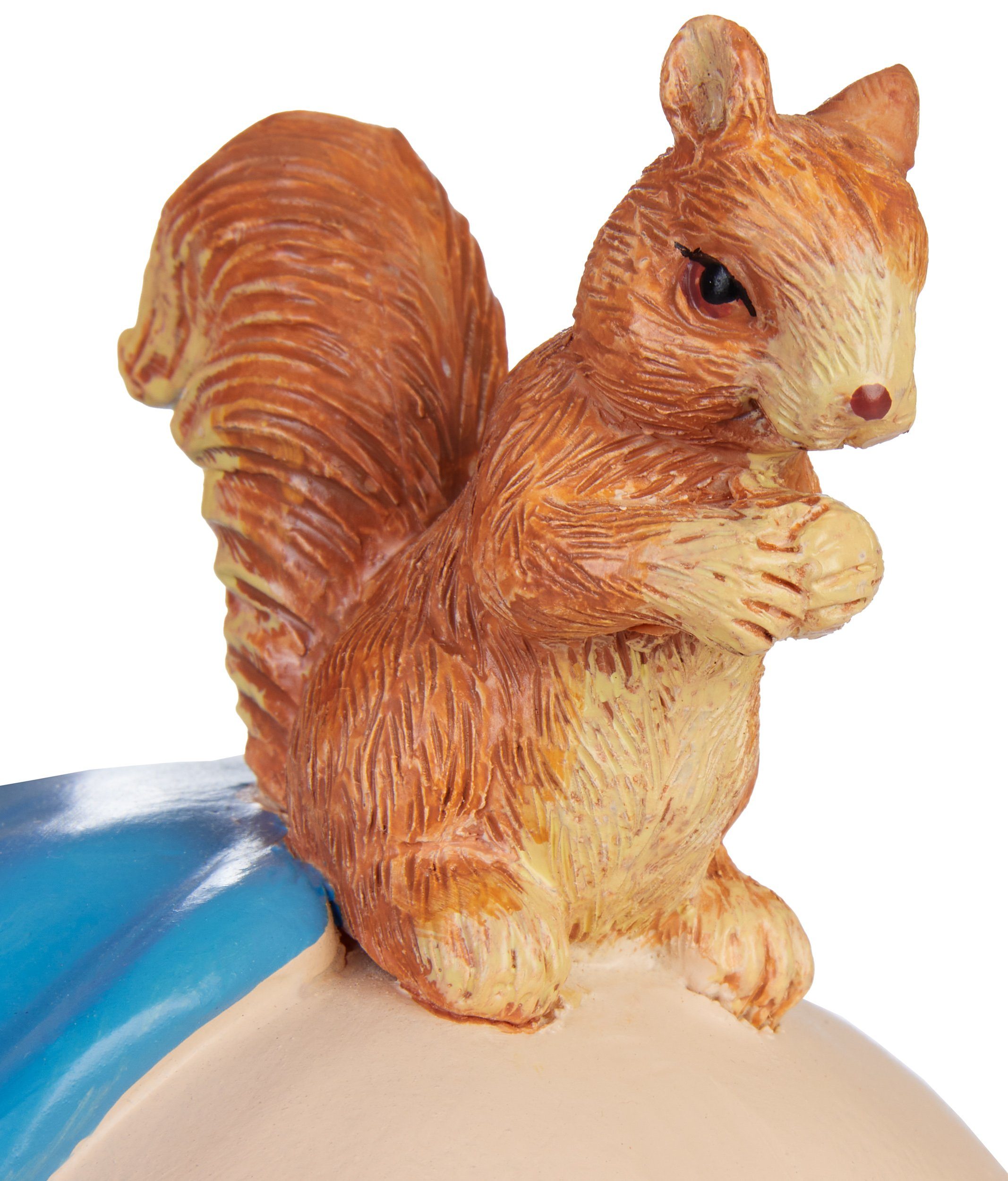 Eichhörnchen, Frecher - seinen BRUBAKER mit Lustig Garten Po Gartenzwerg St), zeigt (1 Zwerg Gartenfigur Hose Runter Wetterfest für Dekoration