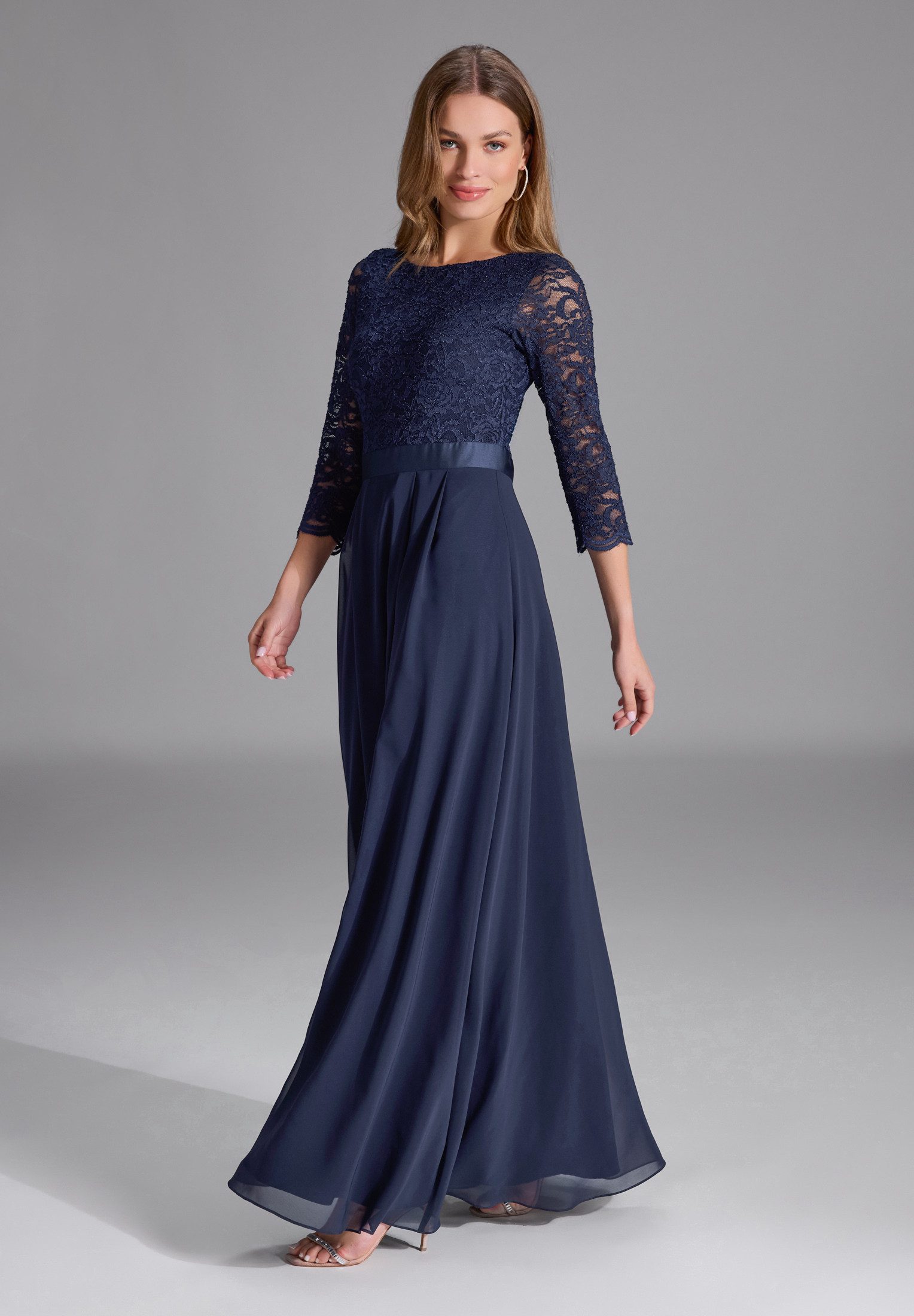 SWING Abendkleid - Abendkleid aus Spitze und Chiffon mit ¾ Arm Taillierte Passform mit ausgestelltem Rockteil