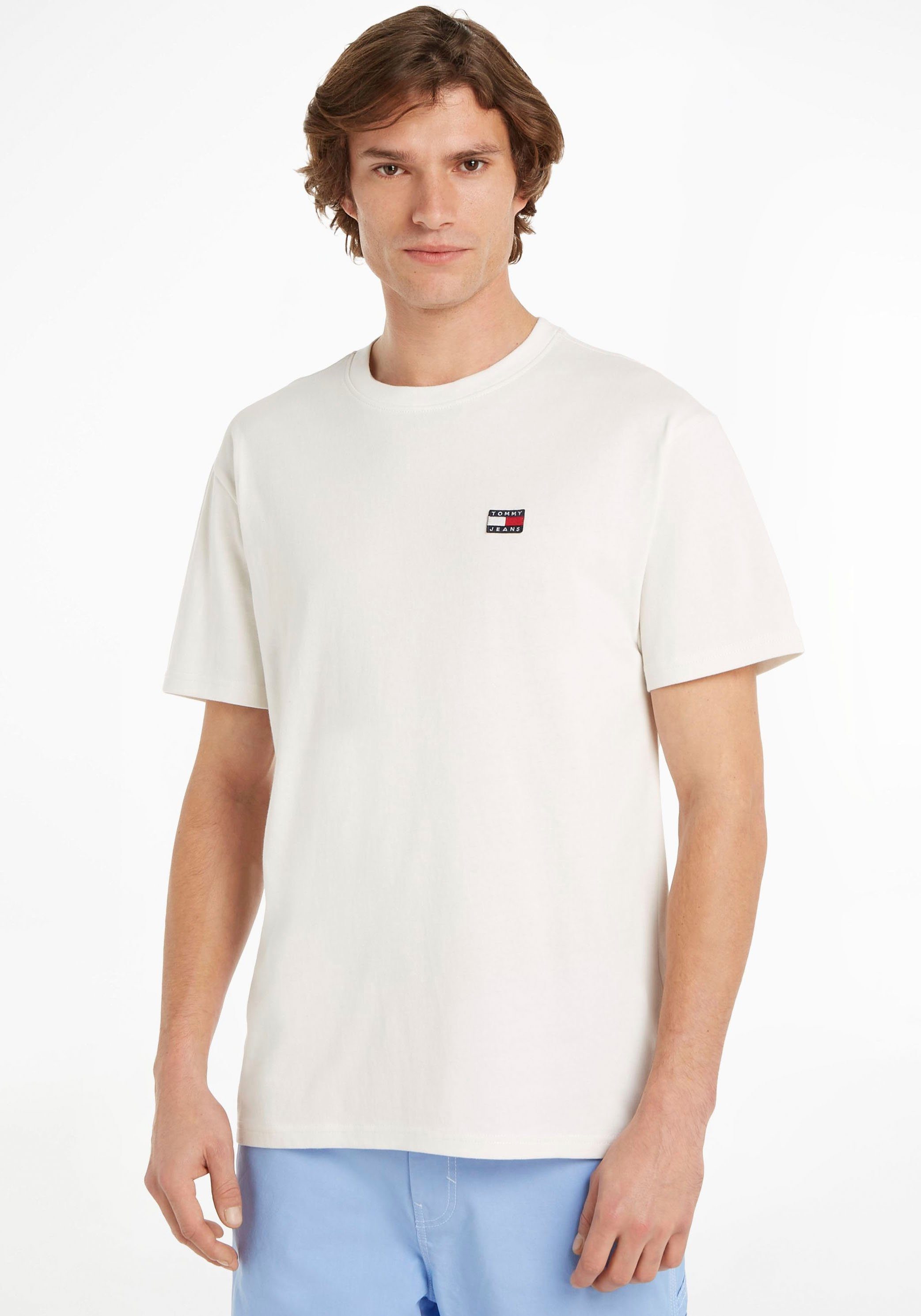 BADGE T-Shirt White TJM TEE CLSC XS mit TOMMY Rundhalsausschnitt Ancient Tommy Jeans
