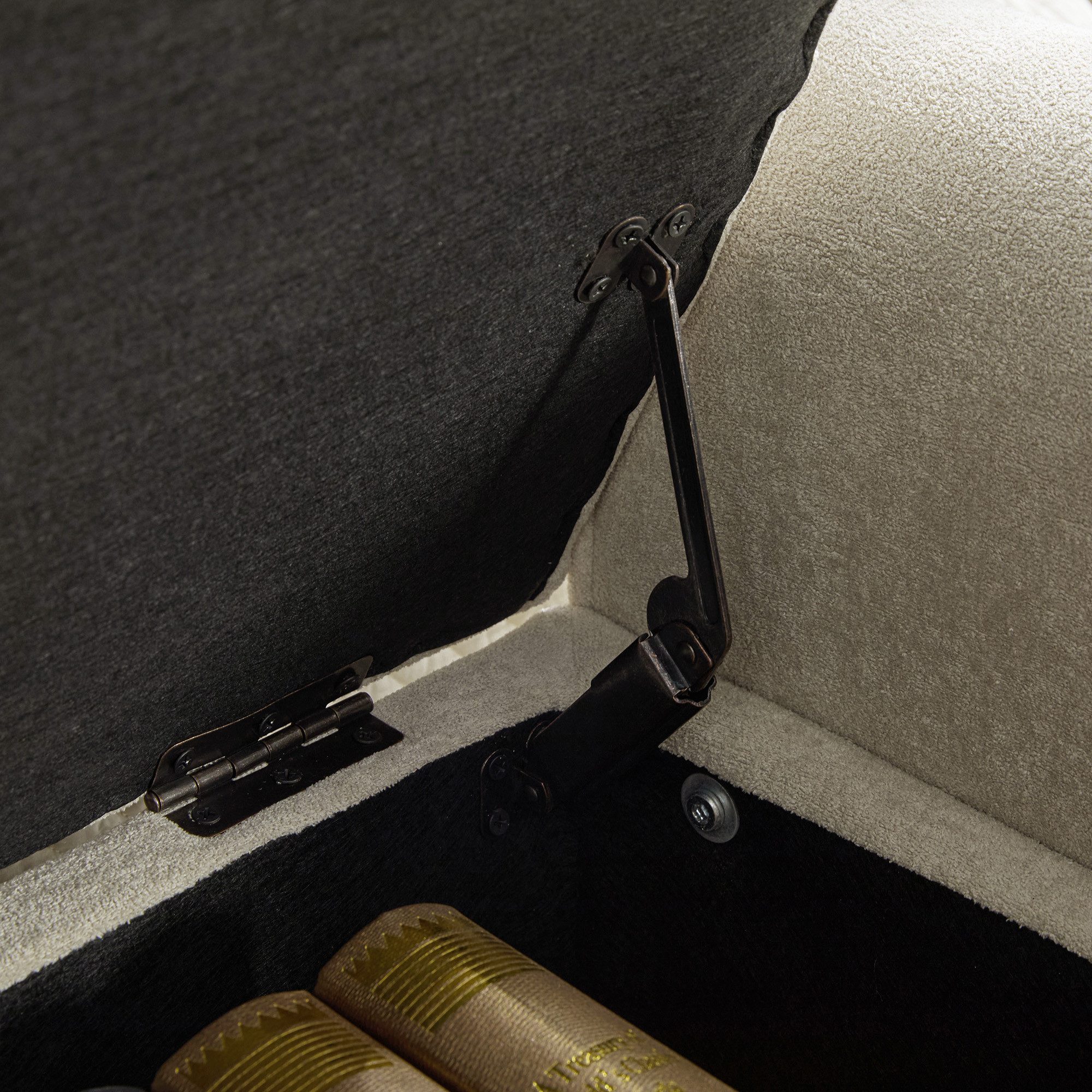 i@home Bettbank Hocker mit Stauraum (Sitzbank mit Stauraum Velours, 1-St., 2 Deckel, gerollte Armlehnen, Kautschukholzbeine), Betthocker für Schlafzimmer, Flur  – Bild 5 von 5