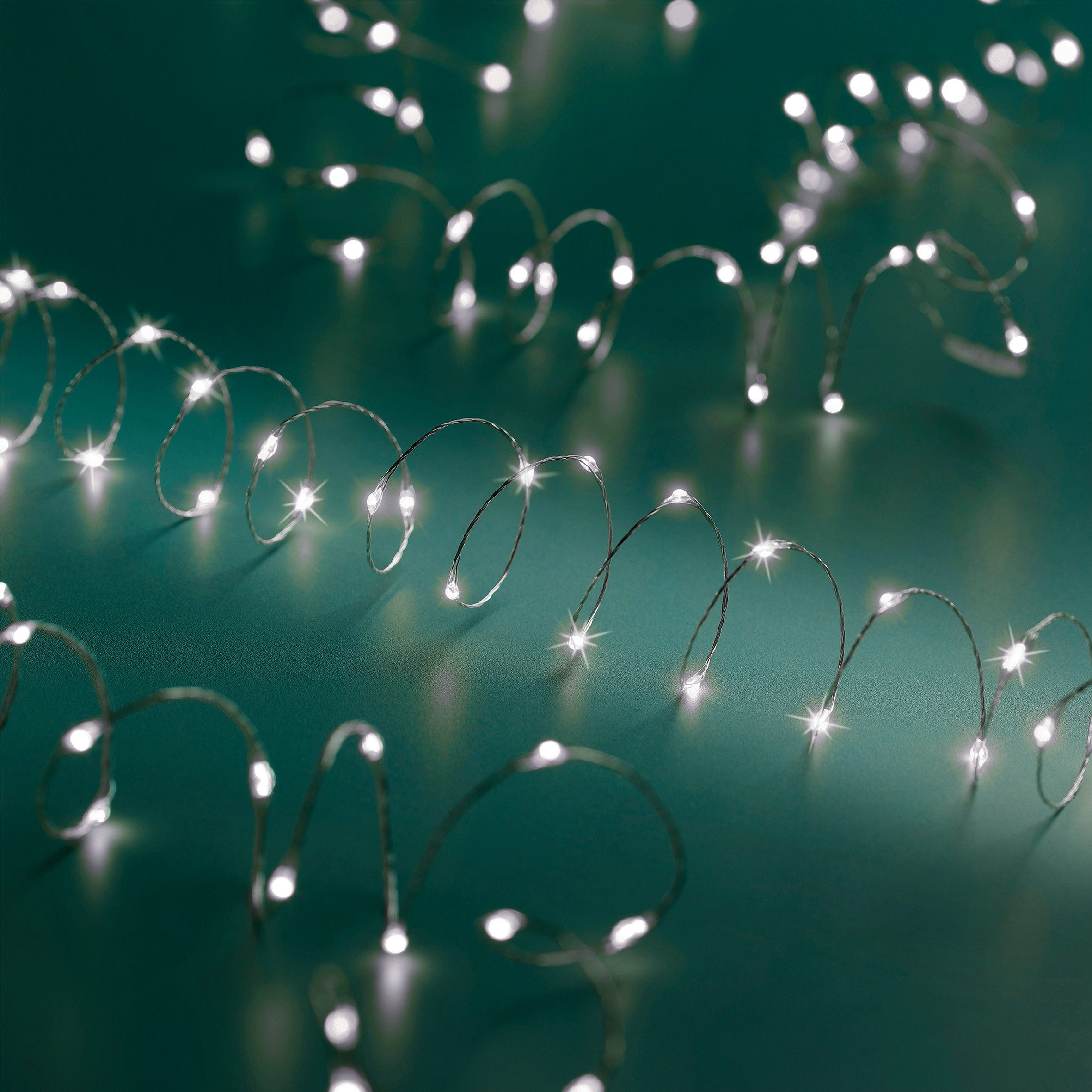 Spetebo LED-Lichterkette LED Draht Lichterkette 5 m - 100 LED, 100-flammig, Deko Beleuchtung für Außen mit 8 Funktionen