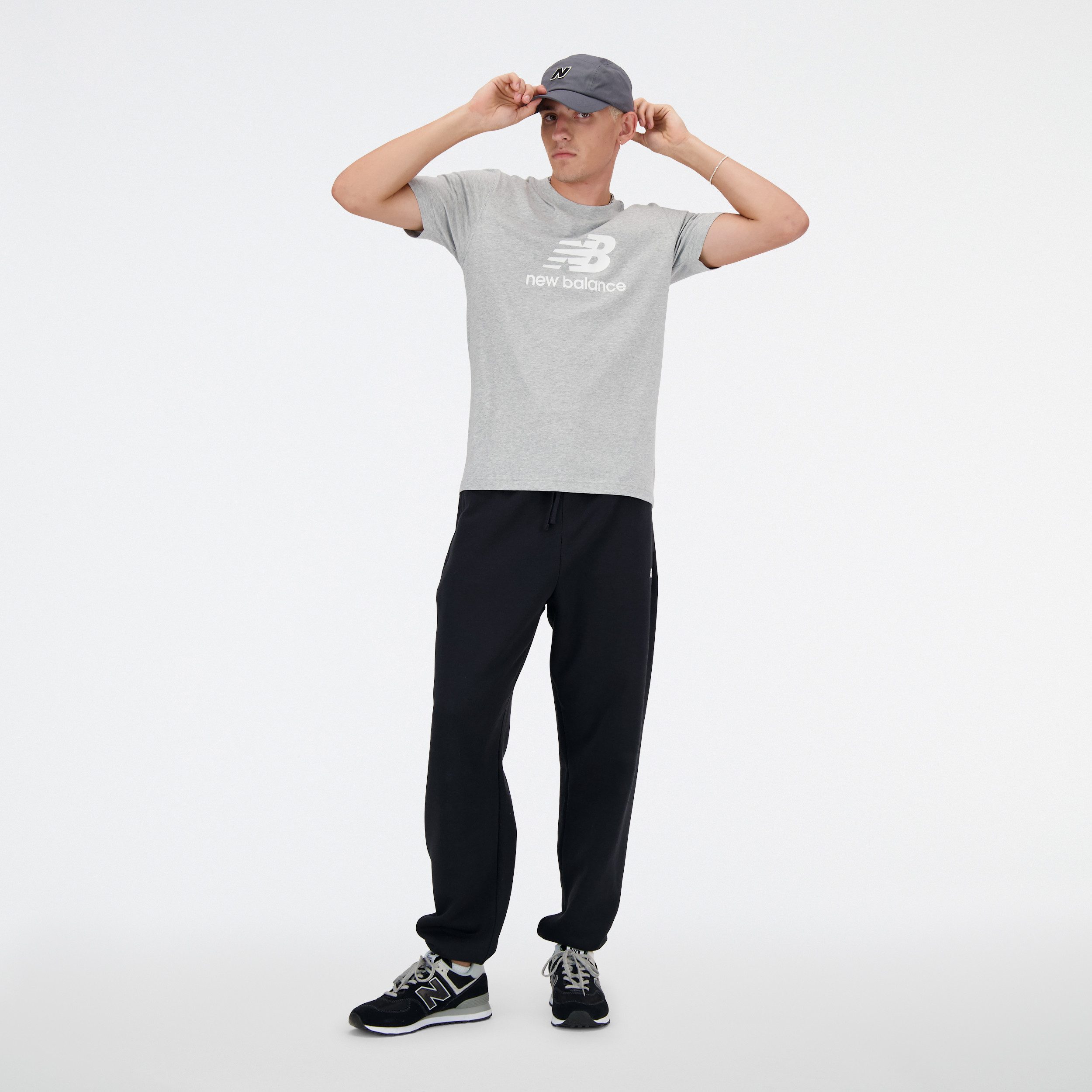 New Balance T-Shirt SPORT ESSENTIALS LOGO T-SHIRT sportliches T-Shirt, Kurzarmdesign, mit Rundhalsausschnitt