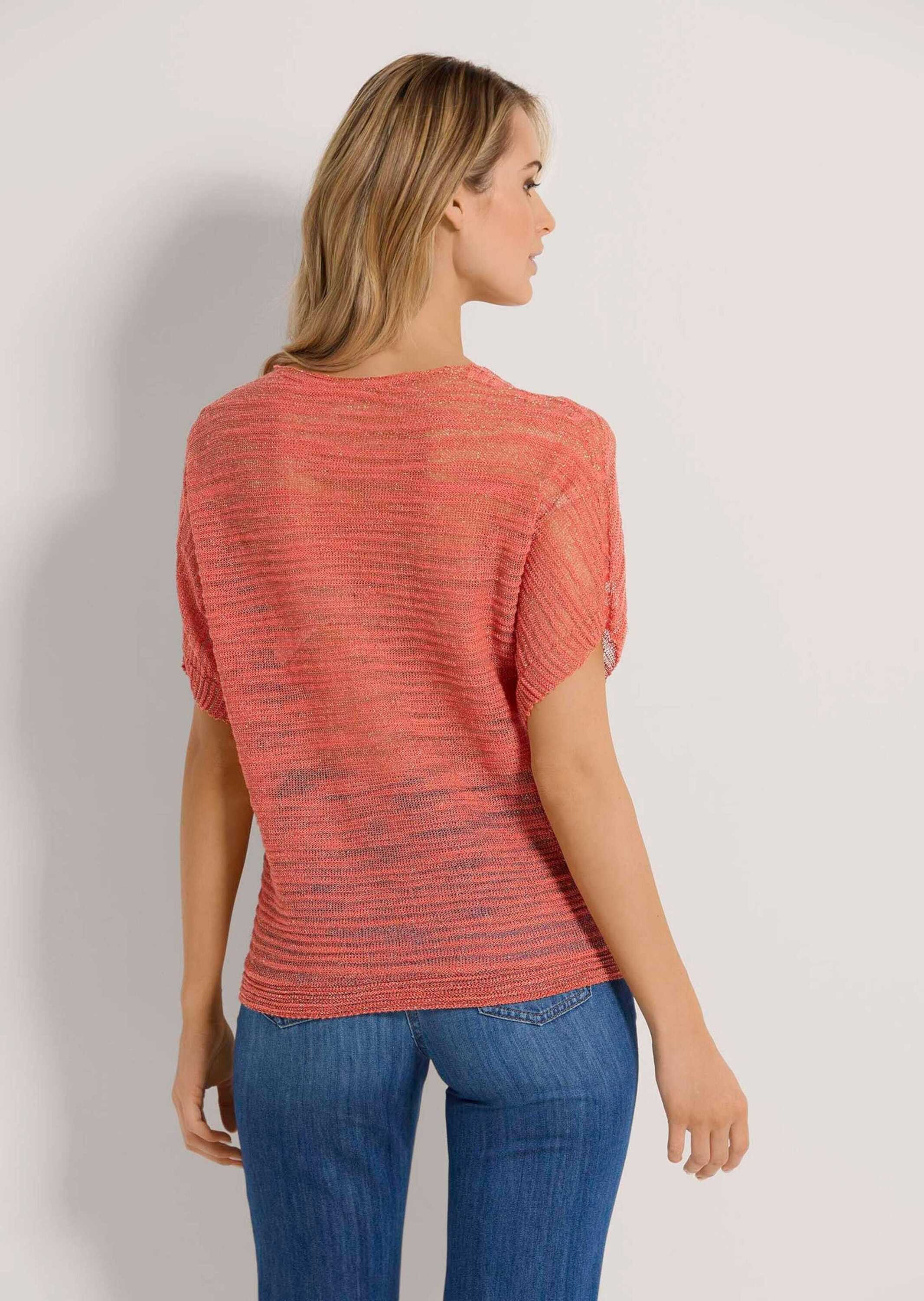 MADELEINE Strickpullover Sommerlicher Glanzpullover mit Halbarm Allover-Design und tiefer V-Ausschnitt als Eyecatcher