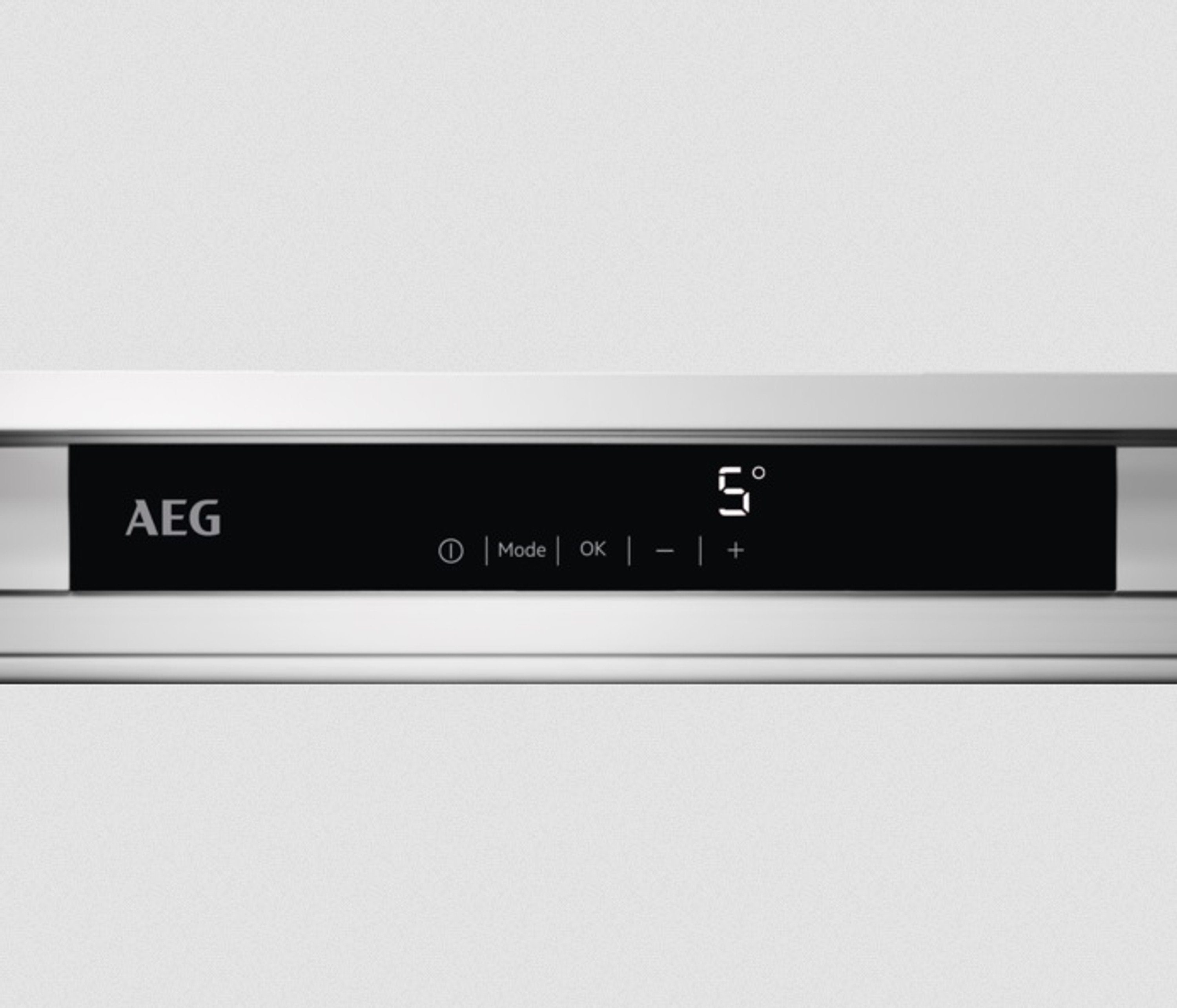 AEG Einbaukühlschrank SFE814D9ZC, cm hoch, 55.6 cm breit 139.8