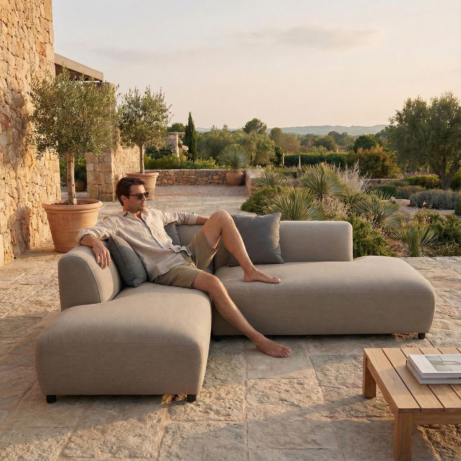 IDIMEX Gartensofa CALABRIA, Gartenlounge gepolstert mit Kissen und Abdeckhaube wetterfest beige
