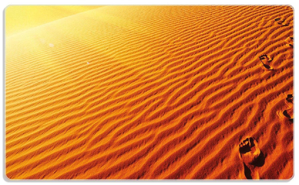 Wallario Frühstücksbrett Fußspuren im Sand - Sanddüne in der Wüste, ESG-Sicherheitsglas, (inkl. rutschfester Gummifüße 4mm, 1-St), 14x23cm