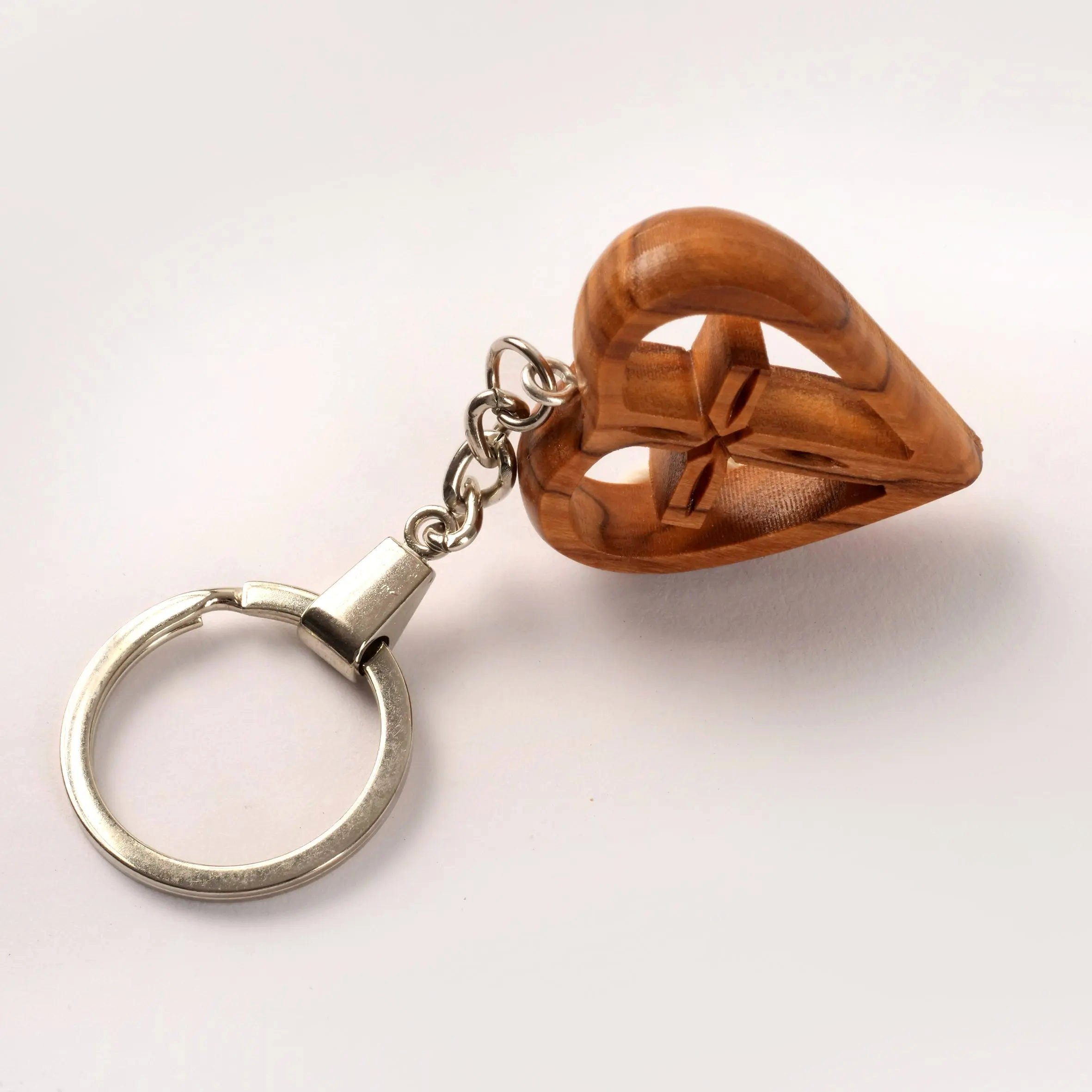 Kassis Dekoobjekt Schlüsselanhänger mit handgemacht, umweltfreundlich, aus Olivenholz, im Kreuz aus Bethlehem Herz Naturprodukt