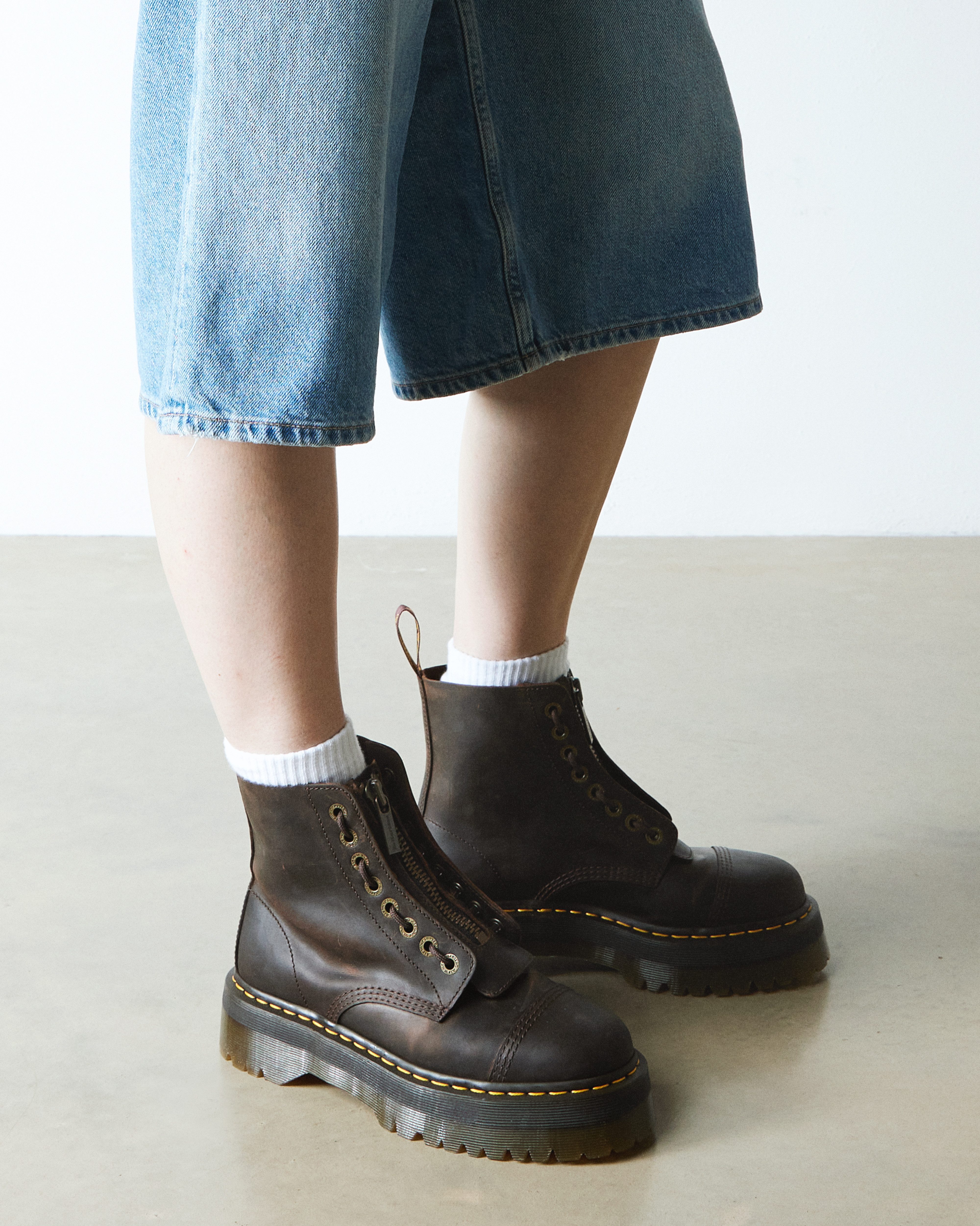 DR. MARTENS Sinclair Orleans Leder Plateaustiefel Schnürboots Schlupfboots mit Vorder-Reißverschluss, Zierschnürung, Plateausohle