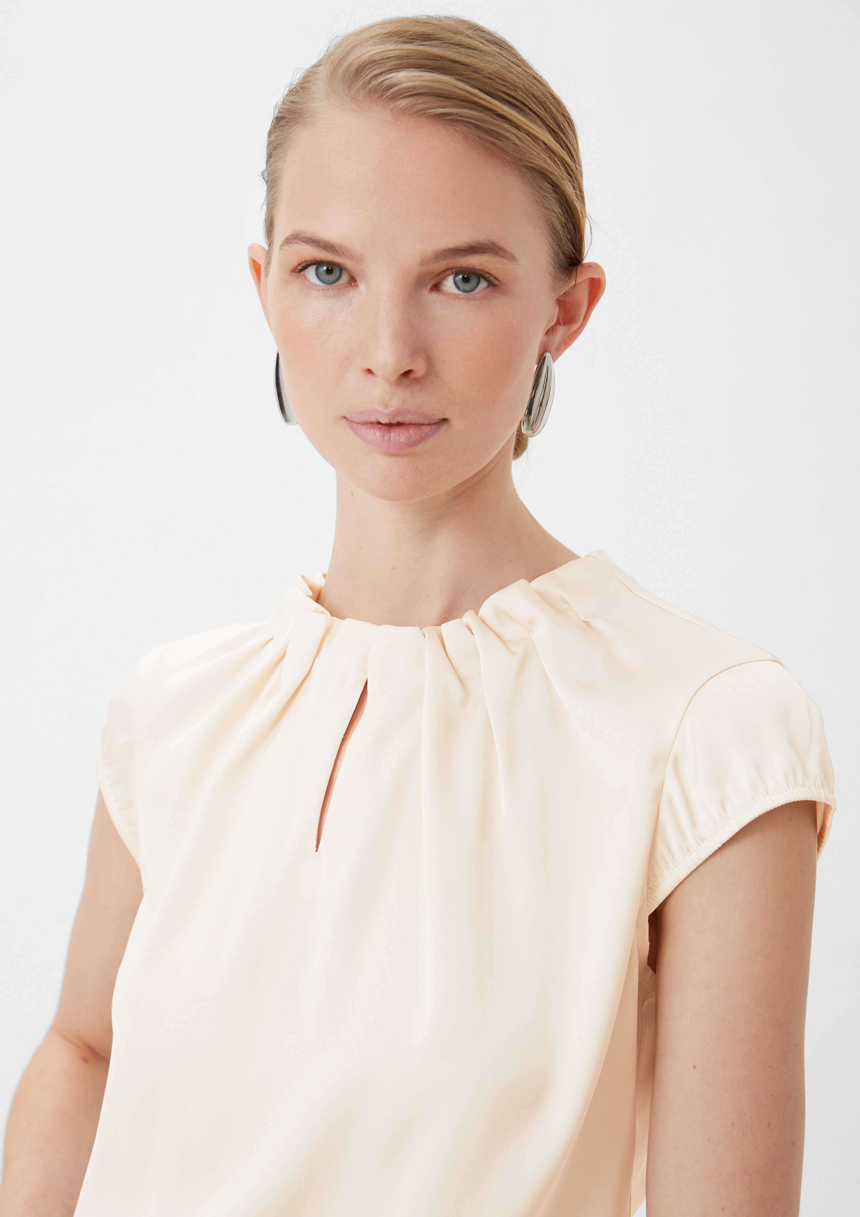 Comma Satinbluse mit Raffung am Hals günstig online kaufen