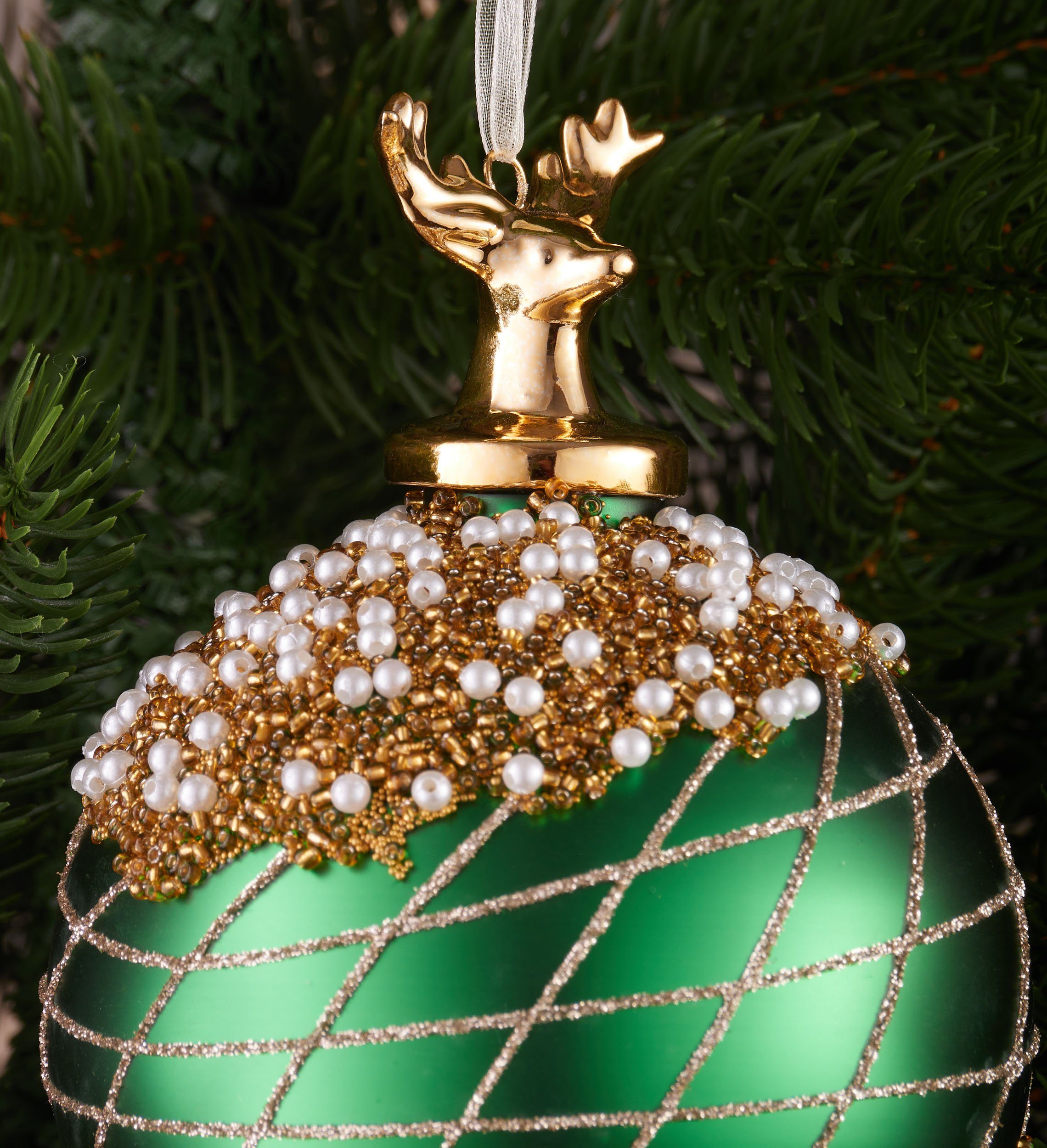 BRUBAKER Weihnachtsbaumkugel Premium Weihnachtskugel mit Porzellan Figur - Handdekorierte Baumkugel (1 St), 10 cm Christbaumschmuck aus Glas mit Perlen Dekorationen und Glitzer