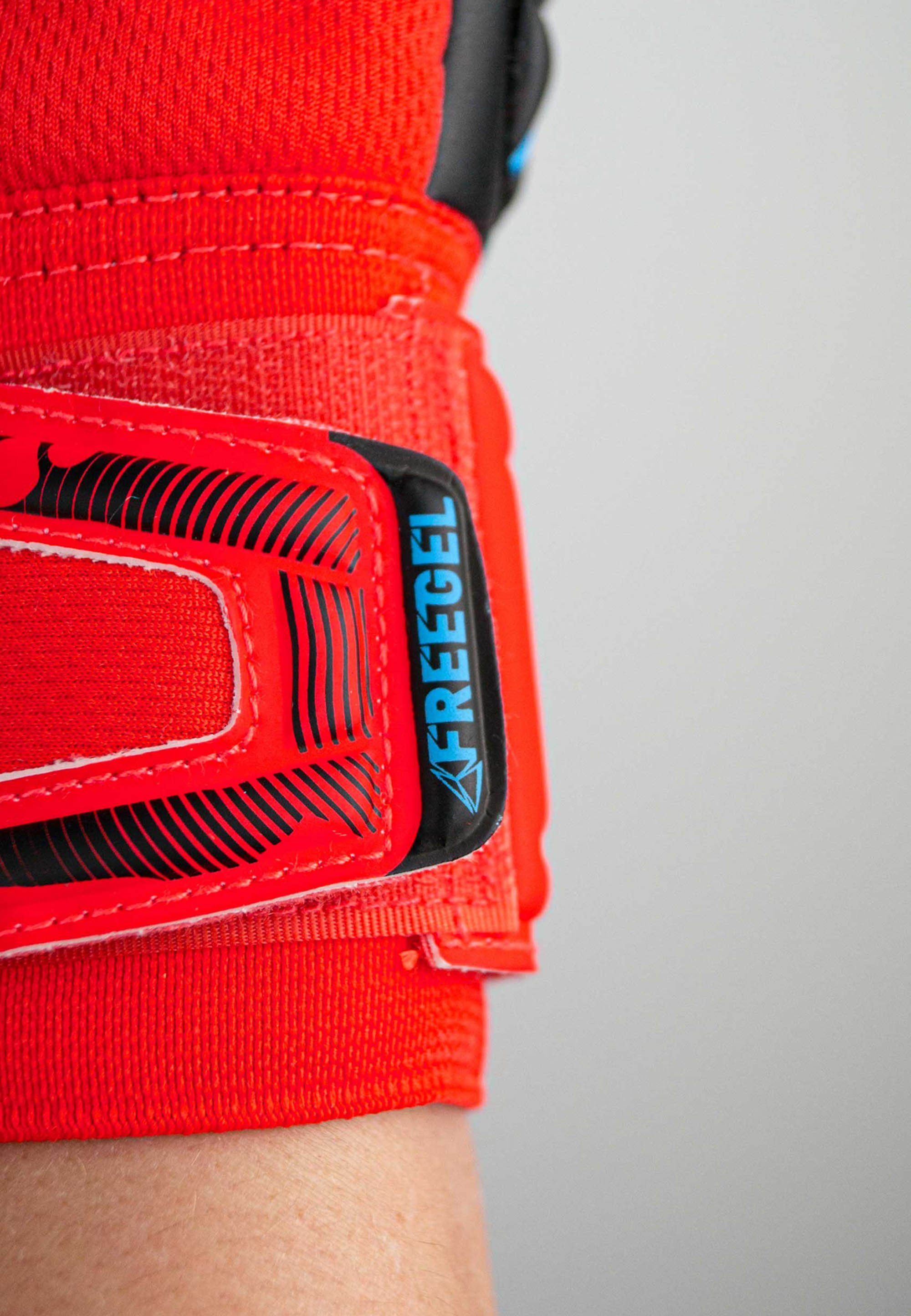 Reusch Torwarthandschuhe Attrakt Freegel Silver mit hervorragendem Grip
