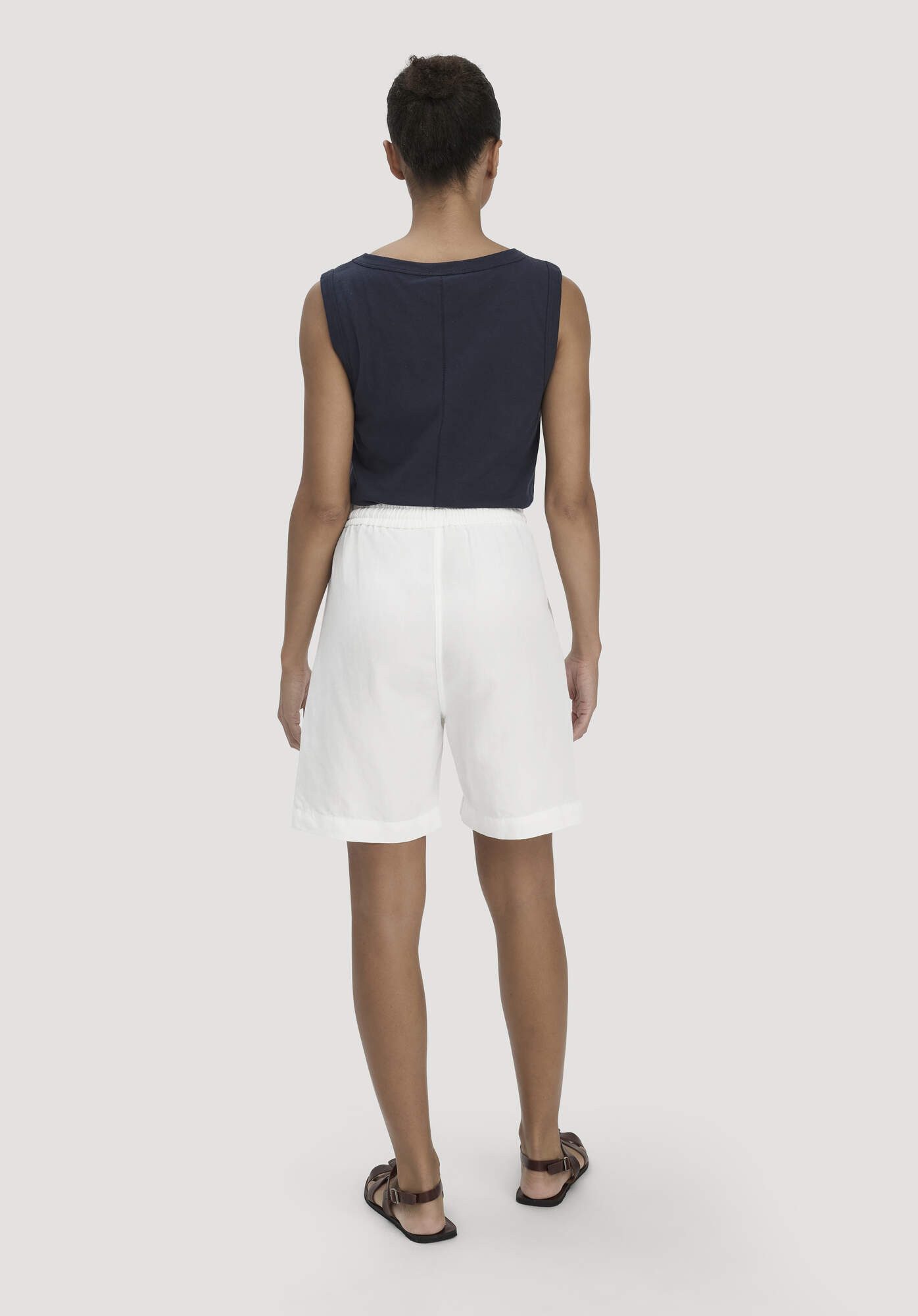 Hessnatur Shorts aus weichem TENCEL Lyocell mit Leinen (1-tlg)