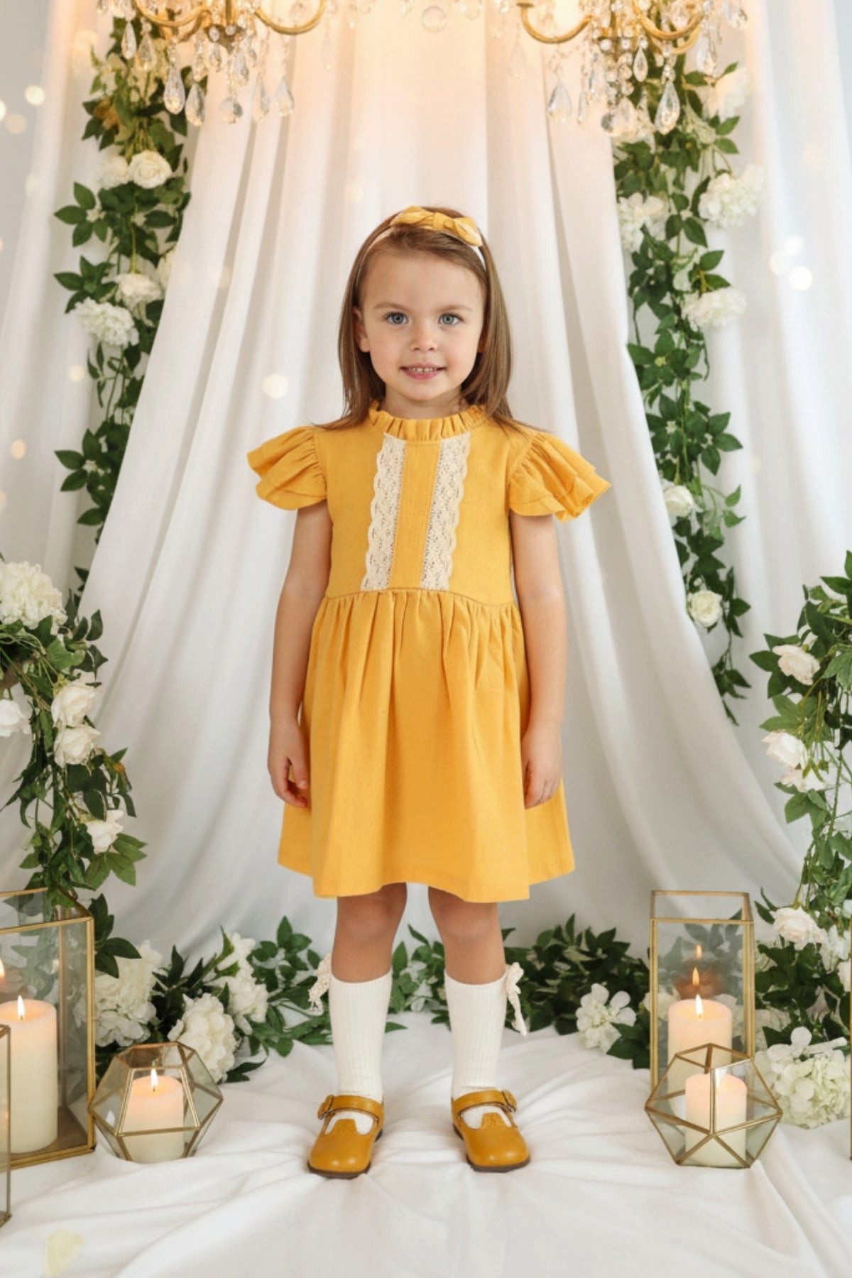 Parla Kids Sommerkleid Kleid Laila - Senfgelbes Baumwollkleid mit Spitzendetails und Haarband Kopanaki Spitze - Haarband altersgerecht