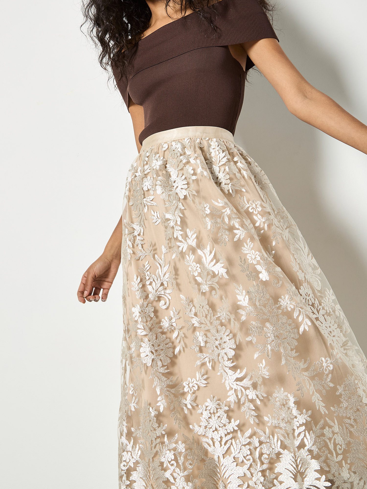 Apricot Midirock Midi-Rock aus schimmerndem Mesh mit Blumenstickerei – Bild 3 von 5