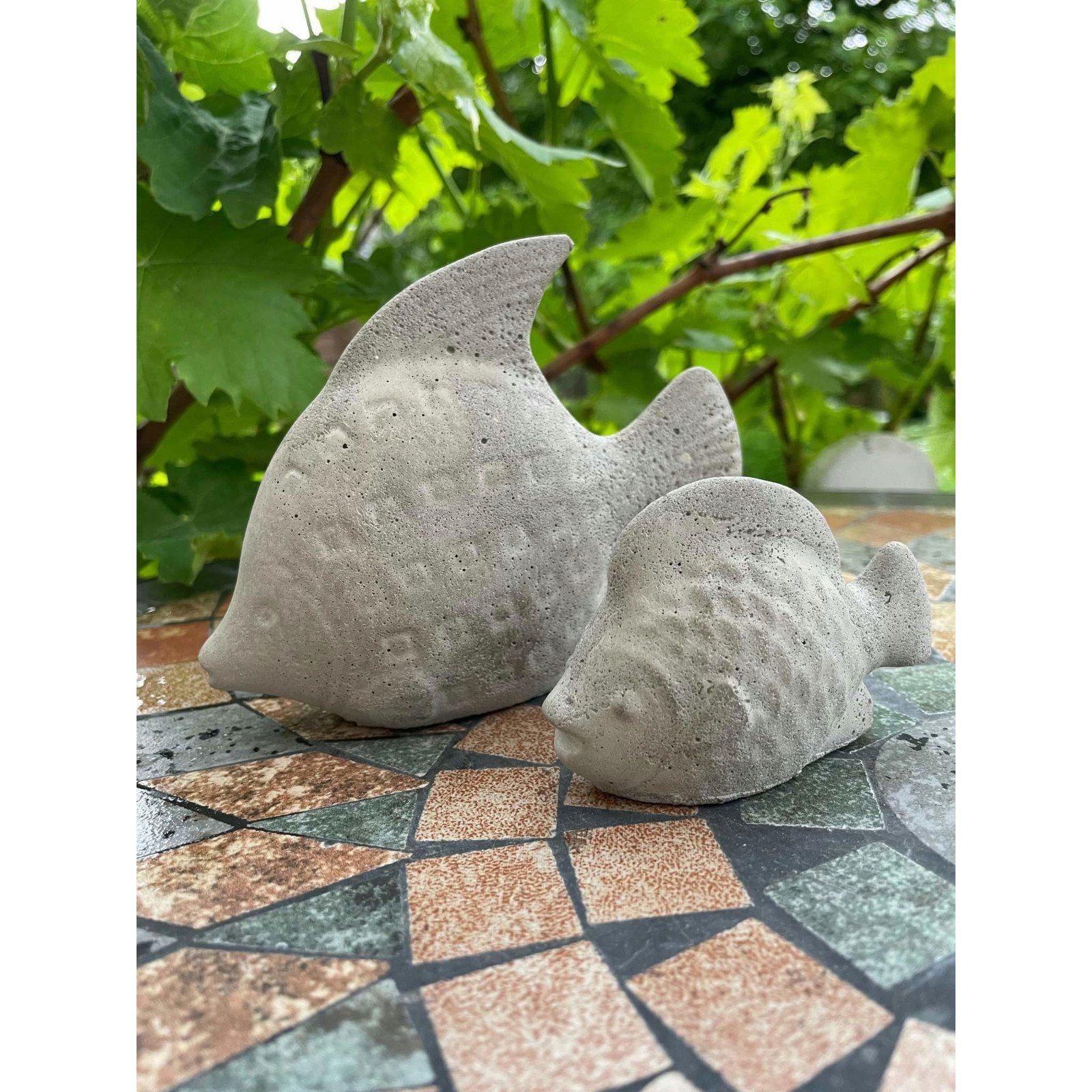 ZGM Dekoration Betonfigur handgefertigte und Garten für BUBBELS, Gartenfigur Haus Fisch