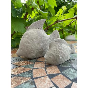 ZGM Gartenfigur Betonfigur Fisch BUBBELS - handgefertigte Dekoration für Garten und, handgefertigte Dekoration für Garten und Haus