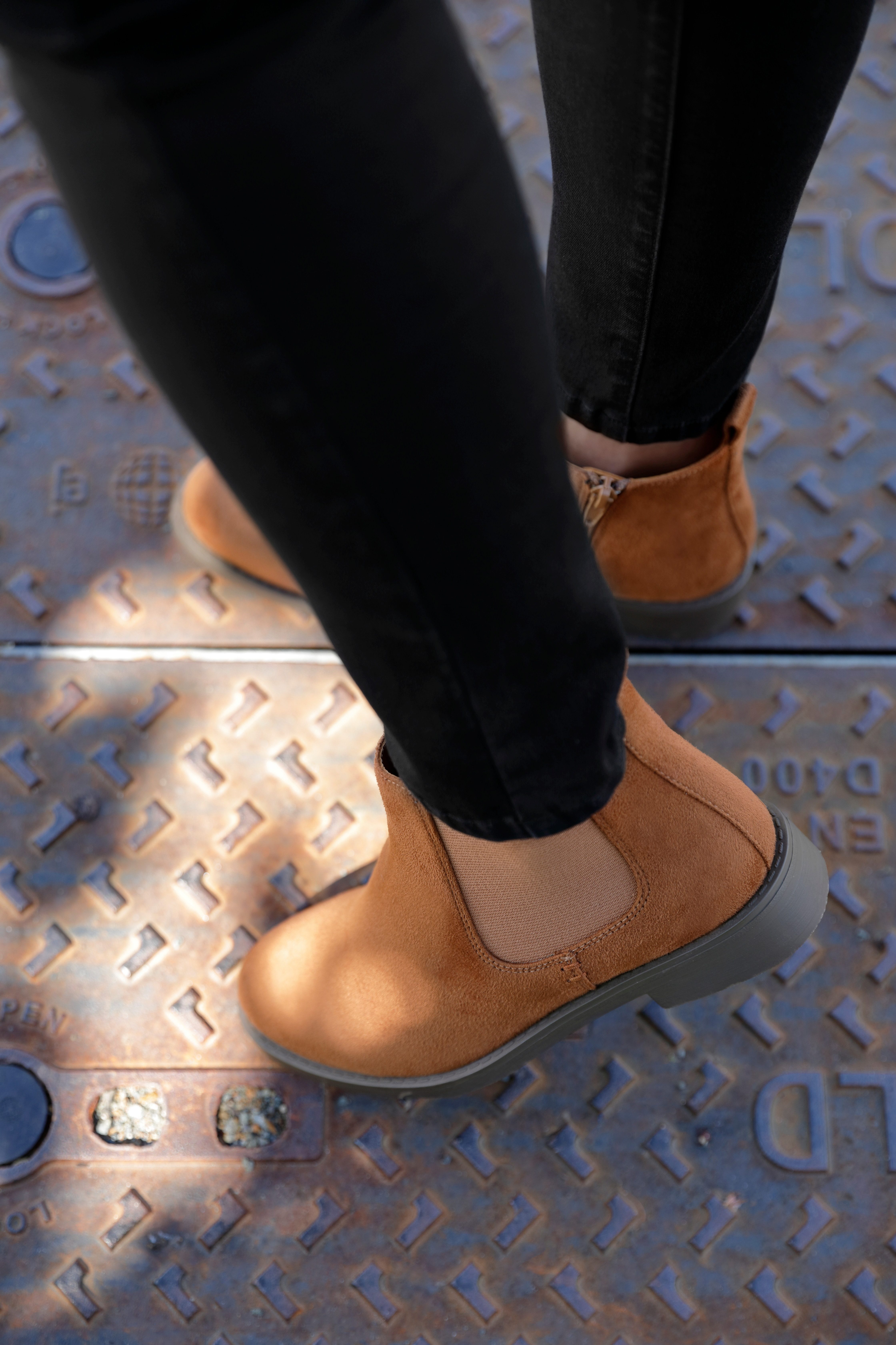 Aniston SHOES Chelseaboots Stiefelette, Blockabsatz, mit breitem Stretch