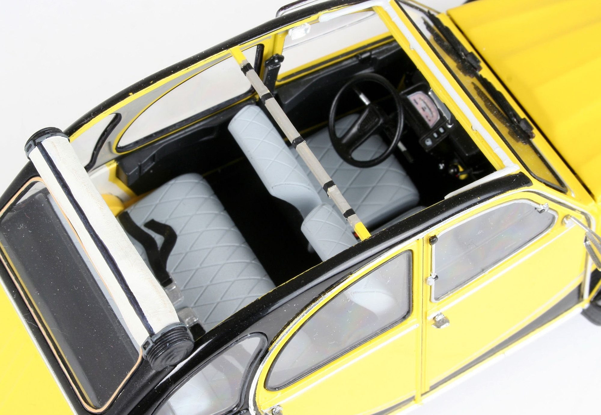Revell® Modellbausatz Citroen 2CV Charleston, Maßstab 1:24, (Set), Made in Europe