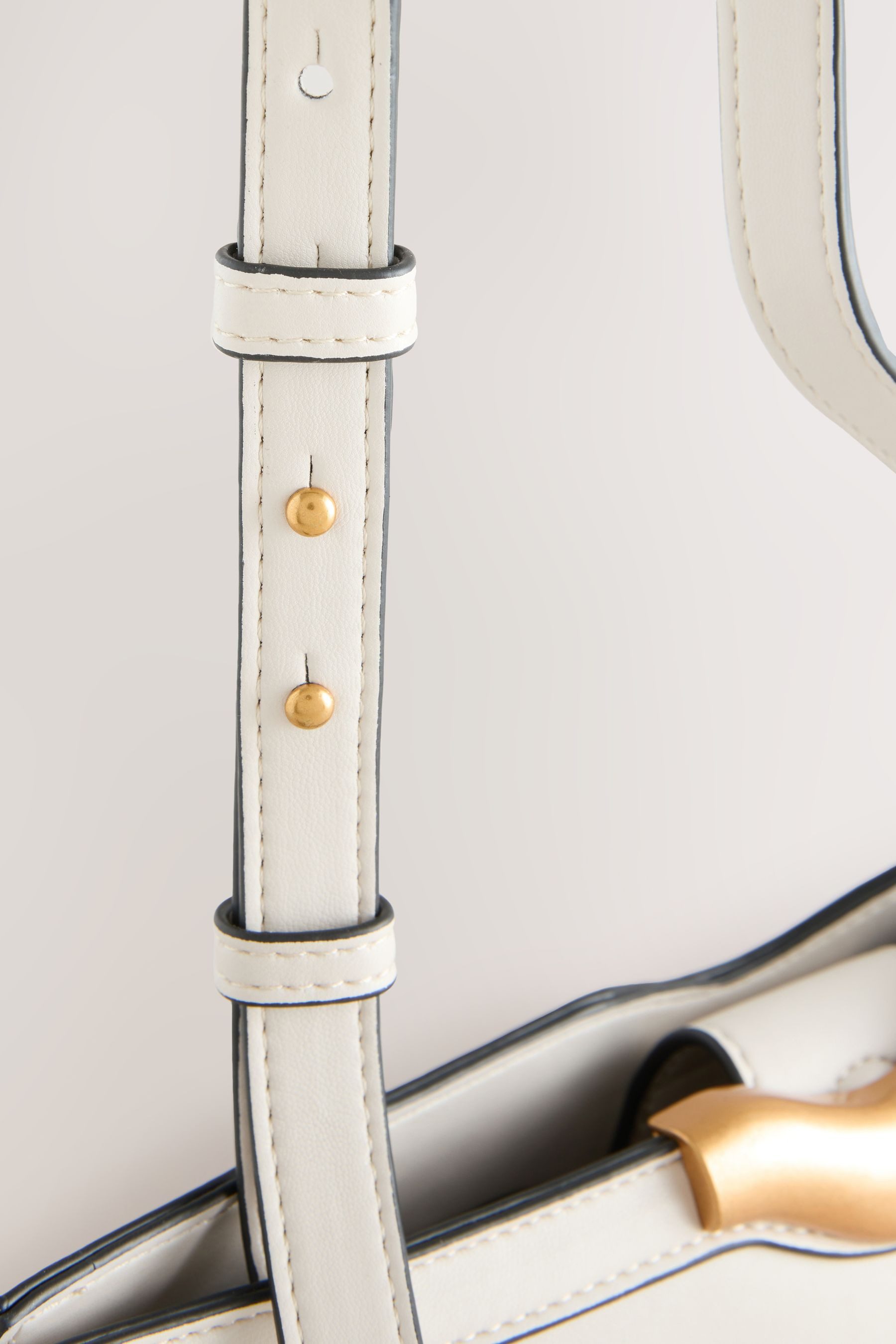 Next Schultertasche Strukturierte Schultertasche (1-tlg)