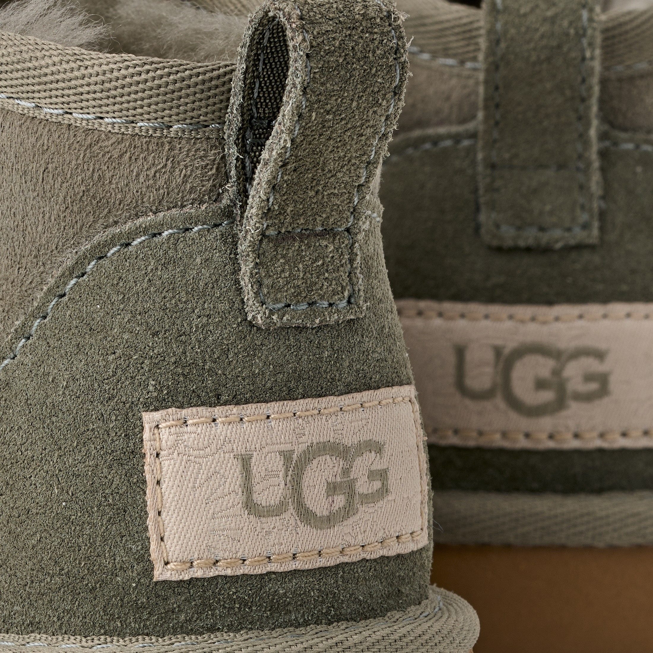 UGG UNISEX, Classic Ultra Mini Winterboots, Schlupfstiefel, Winterstiefel, Boots mit Lammfellfutter