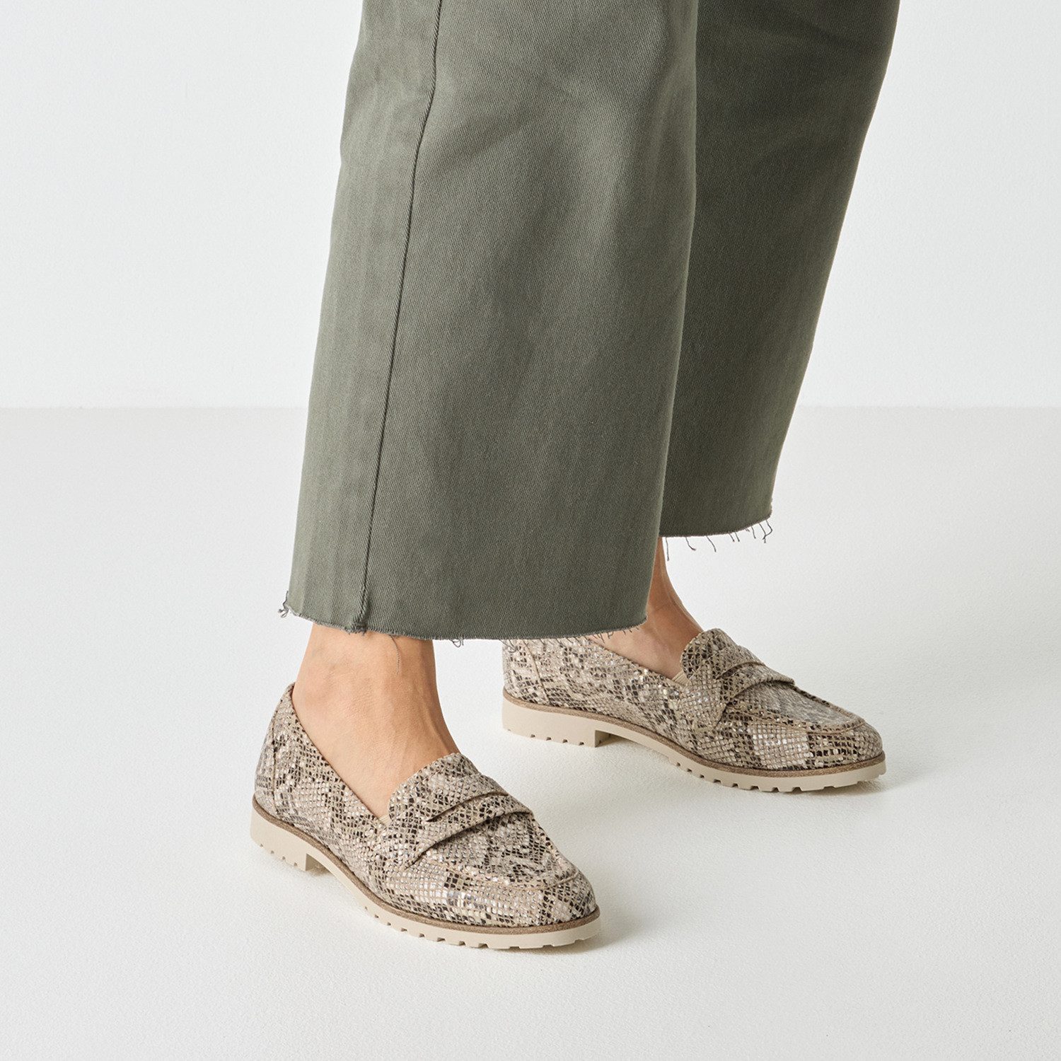 Tamaris Slipper Blockabsatz, Schlupfschuh, Businessschuh im angesagten Animal-Look