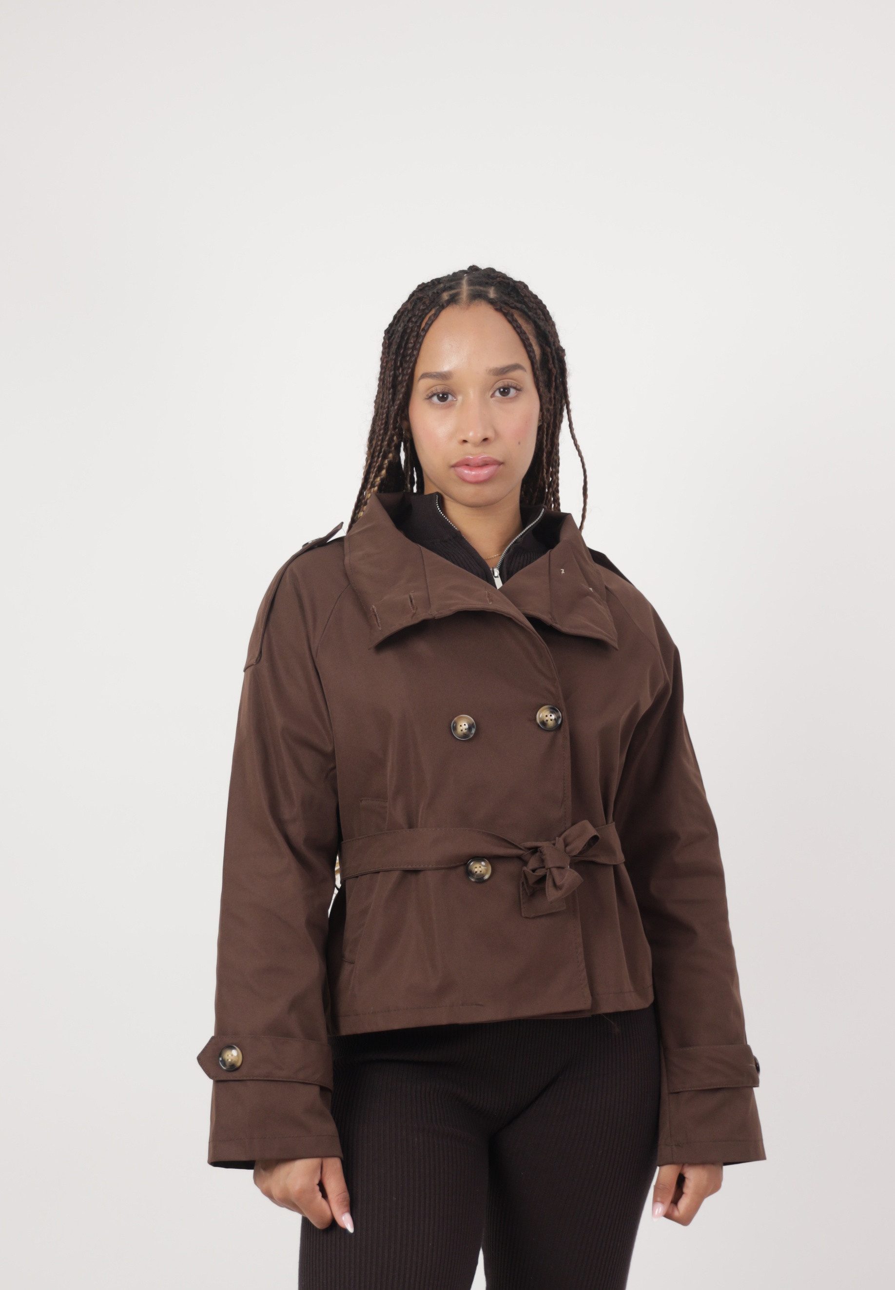 Elara Bikerjacke — Damen Kurz-Trenchcoat mit Bindegürtel und Doppelknopfleiste