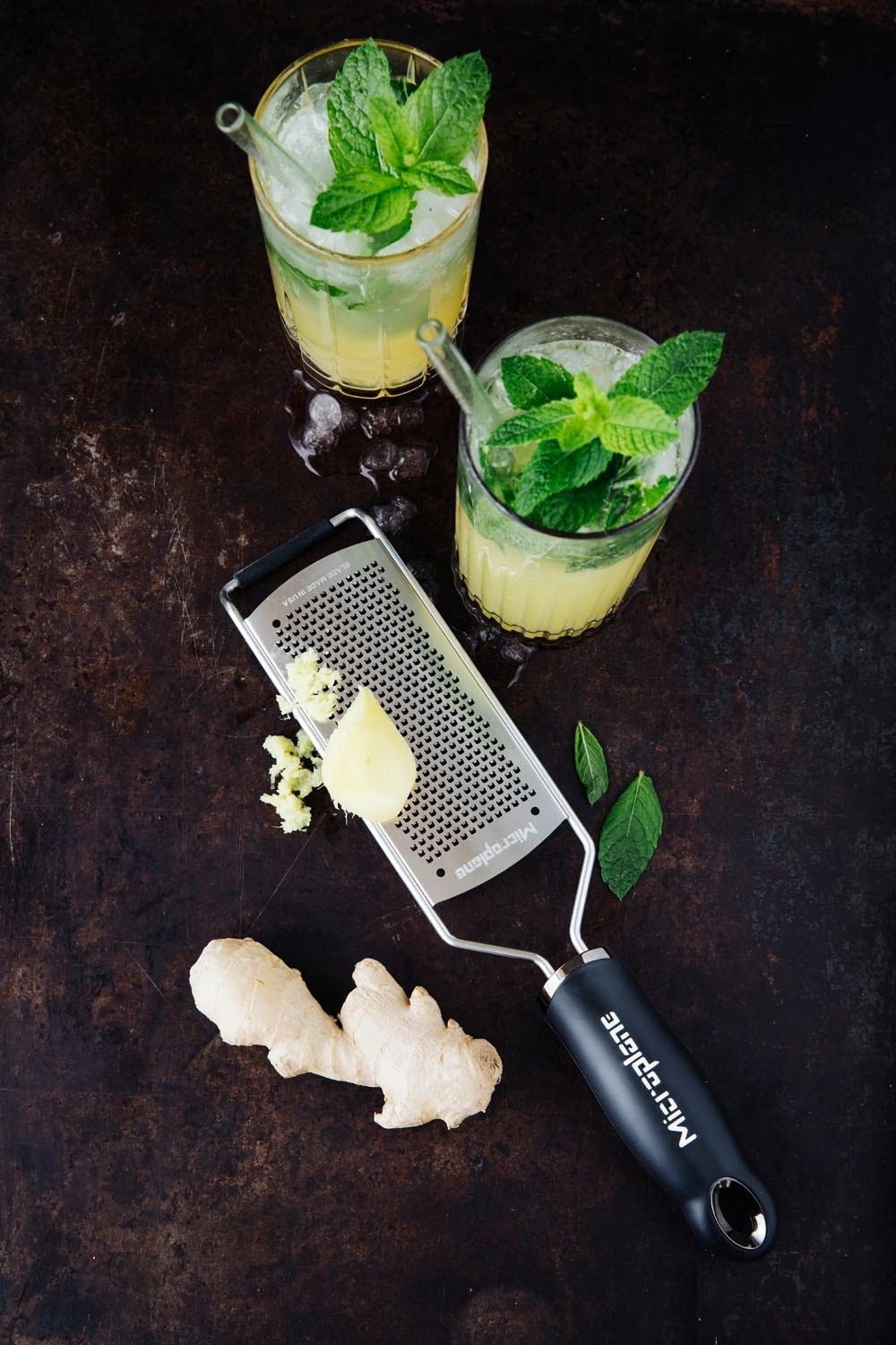 Microplane Küchenreibe Feinreibe GOURMET, L 31,5 cm, mit Gummifuß, Edelstahl, Gummi, Kunststoff, spülmaschinenfest, mit feiner Reibe