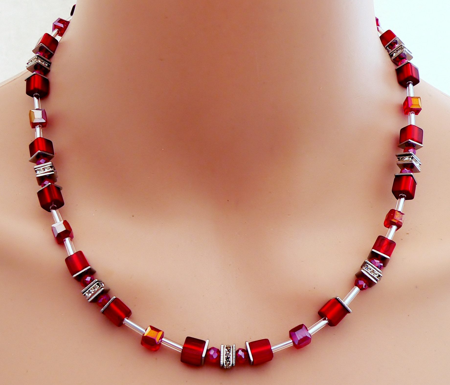 traumschmuck Collier 542g Collier Würfel Cat Eye Kristallglas dunkelrot Strass (Valentinstag), handgefertigt, Made in Germany