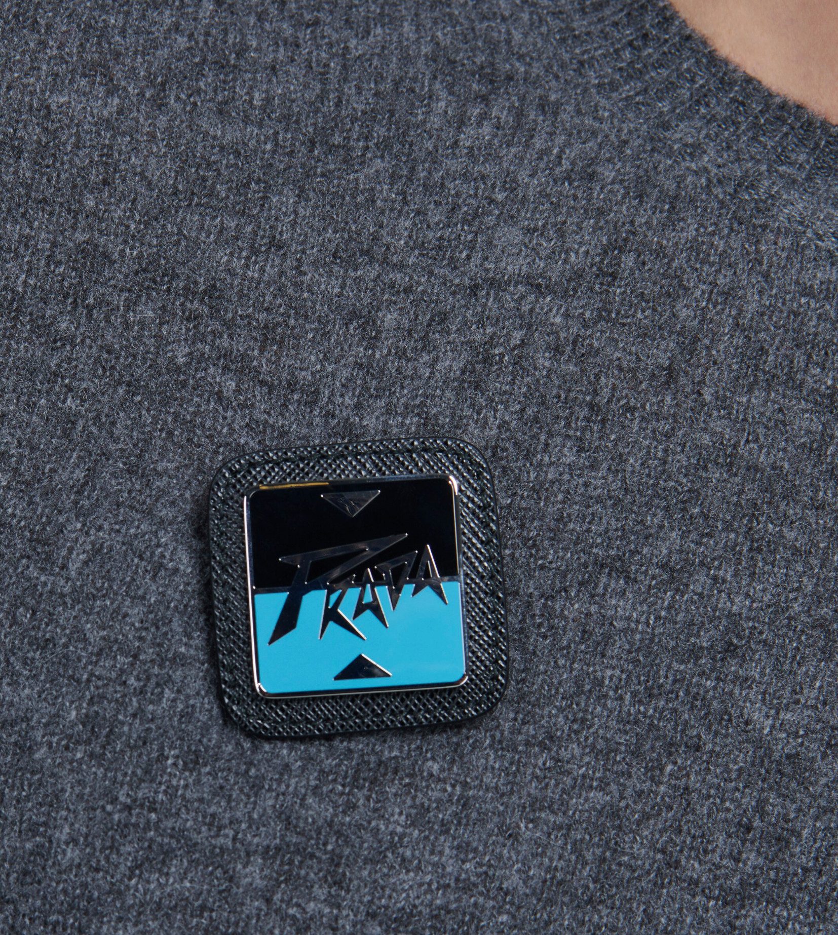 PRADA Anstecknadel Logo Brosche Pin Patch günstig online kaufen