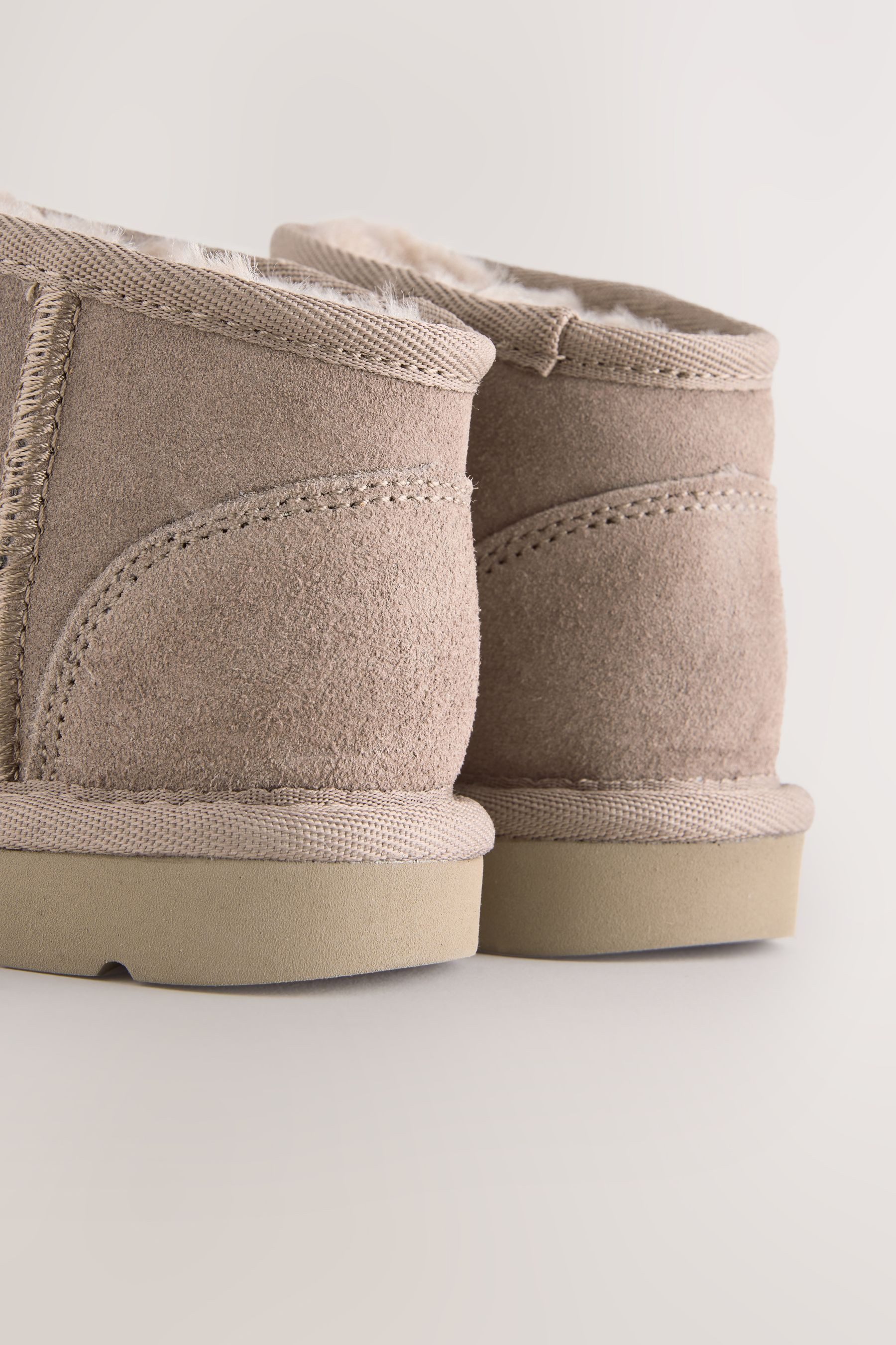Next Wasserabweisende Schlupfstiefel aus Veloursleder Babystiefel – Bild 2 von 5