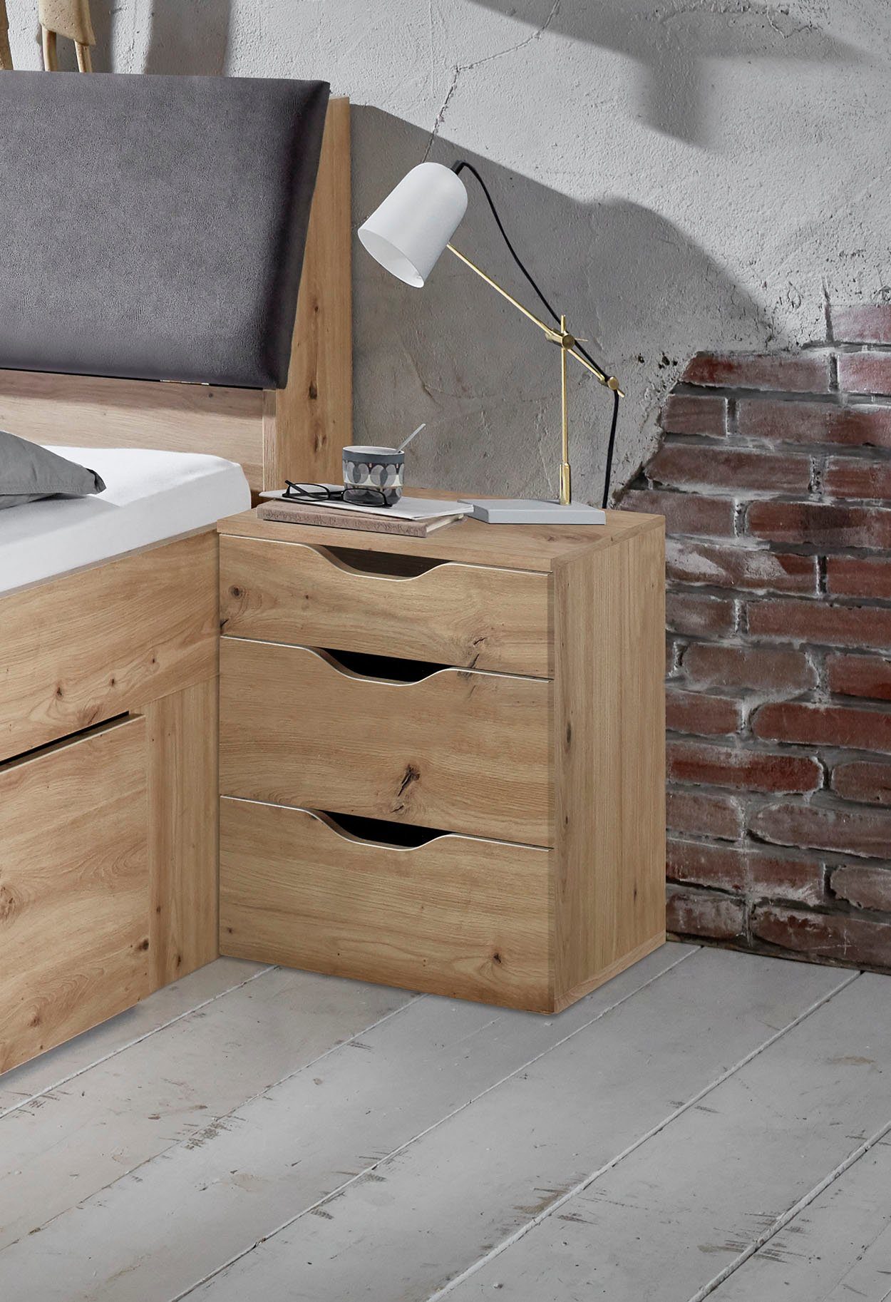 Relita Nachtschrank Maxi mit 3 Schubladen ist universell einsetzbar