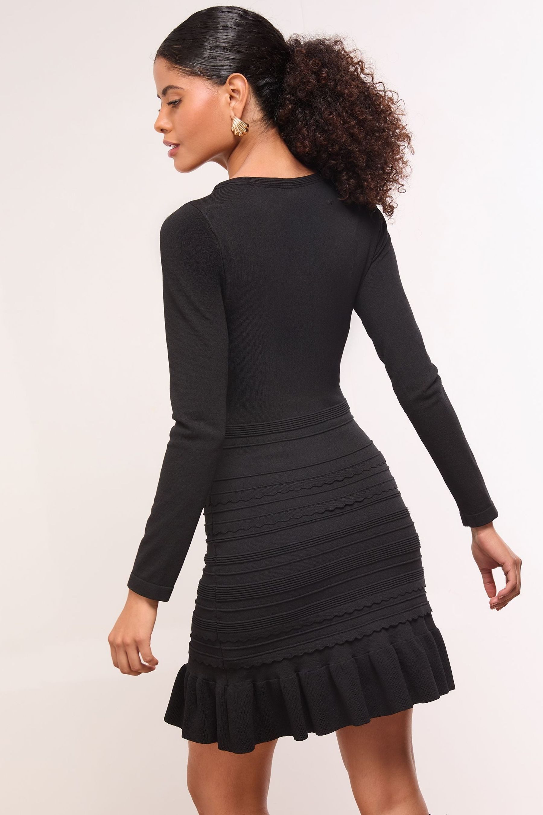 LIPSY Minikleid Lipsy Langärmeliges Mini-Strickkleid (1-tlg)