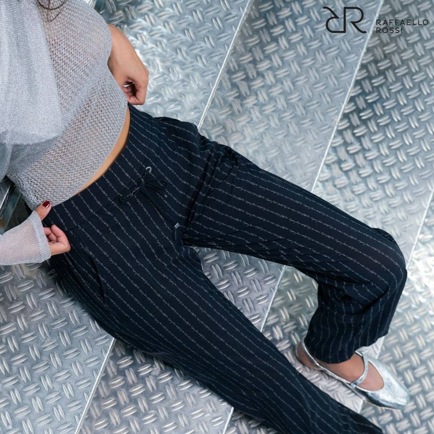 Raffaello Rossi Stoffhose Exklusiver „30 Years“-Schriftzug als Heritage-Detail