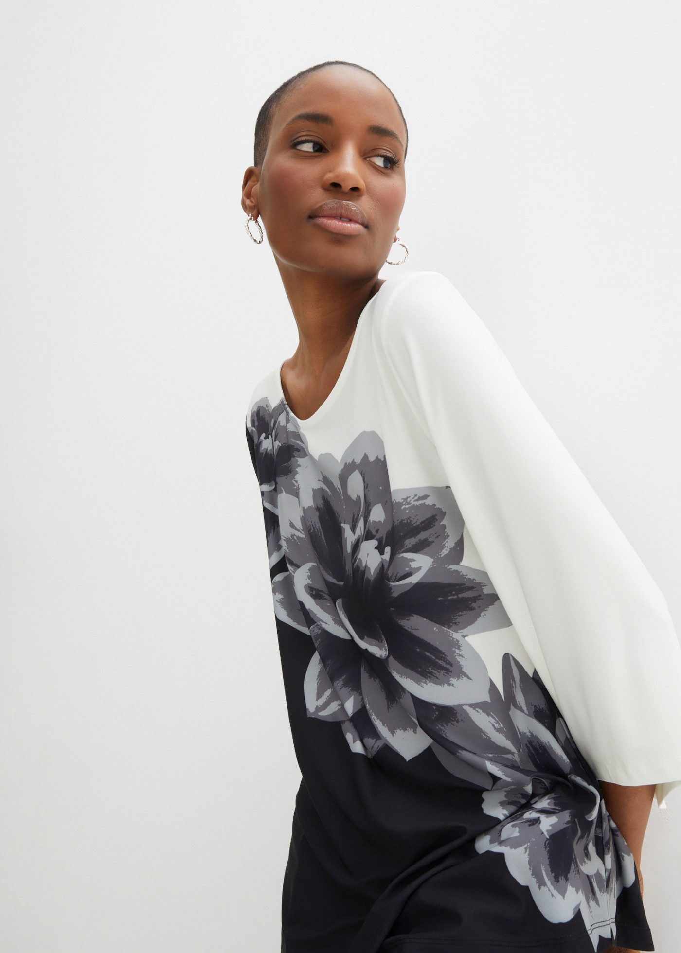 bonprix Tunikashirt loose fit, 3/4-Ärmel, mit spitz zulaufendem Saum, pflegeleicht