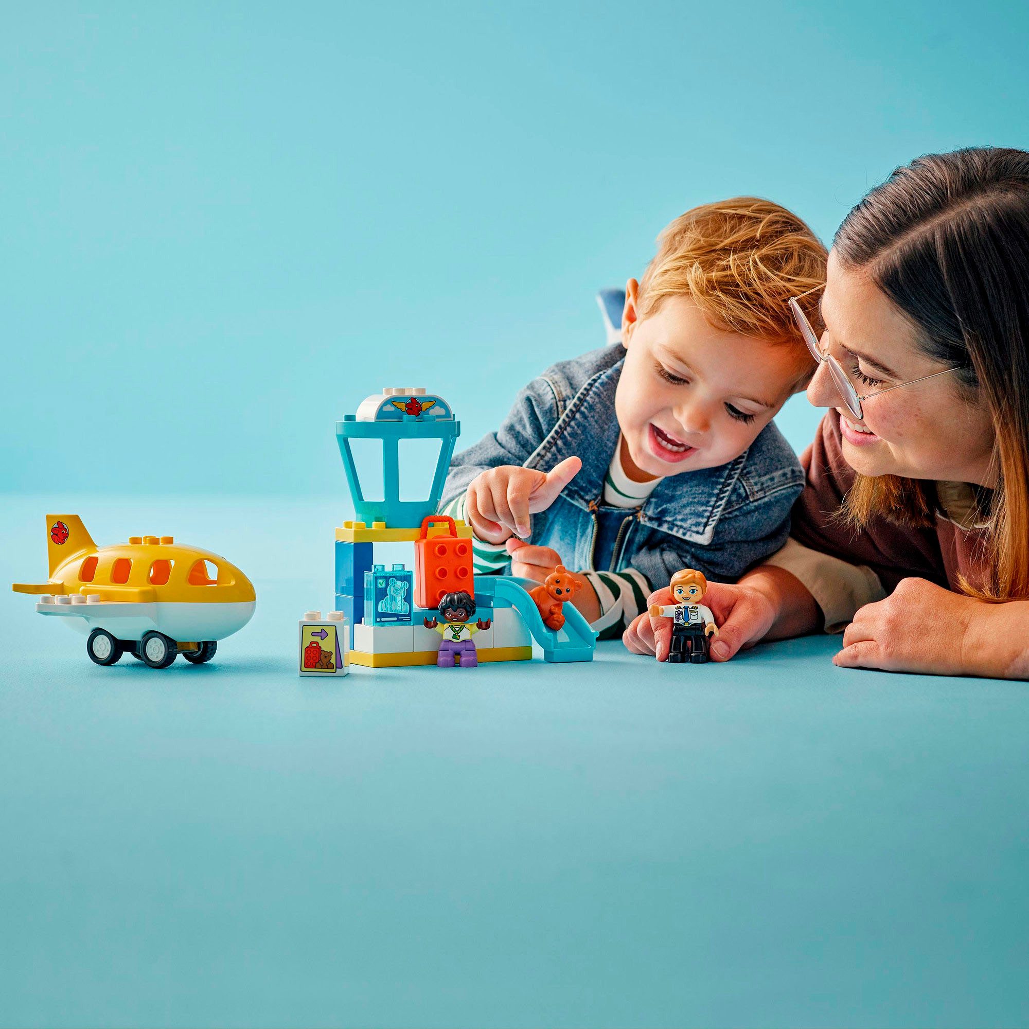 LEGO® Erster Besuch im Flughafen (10443), günstig online kaufen