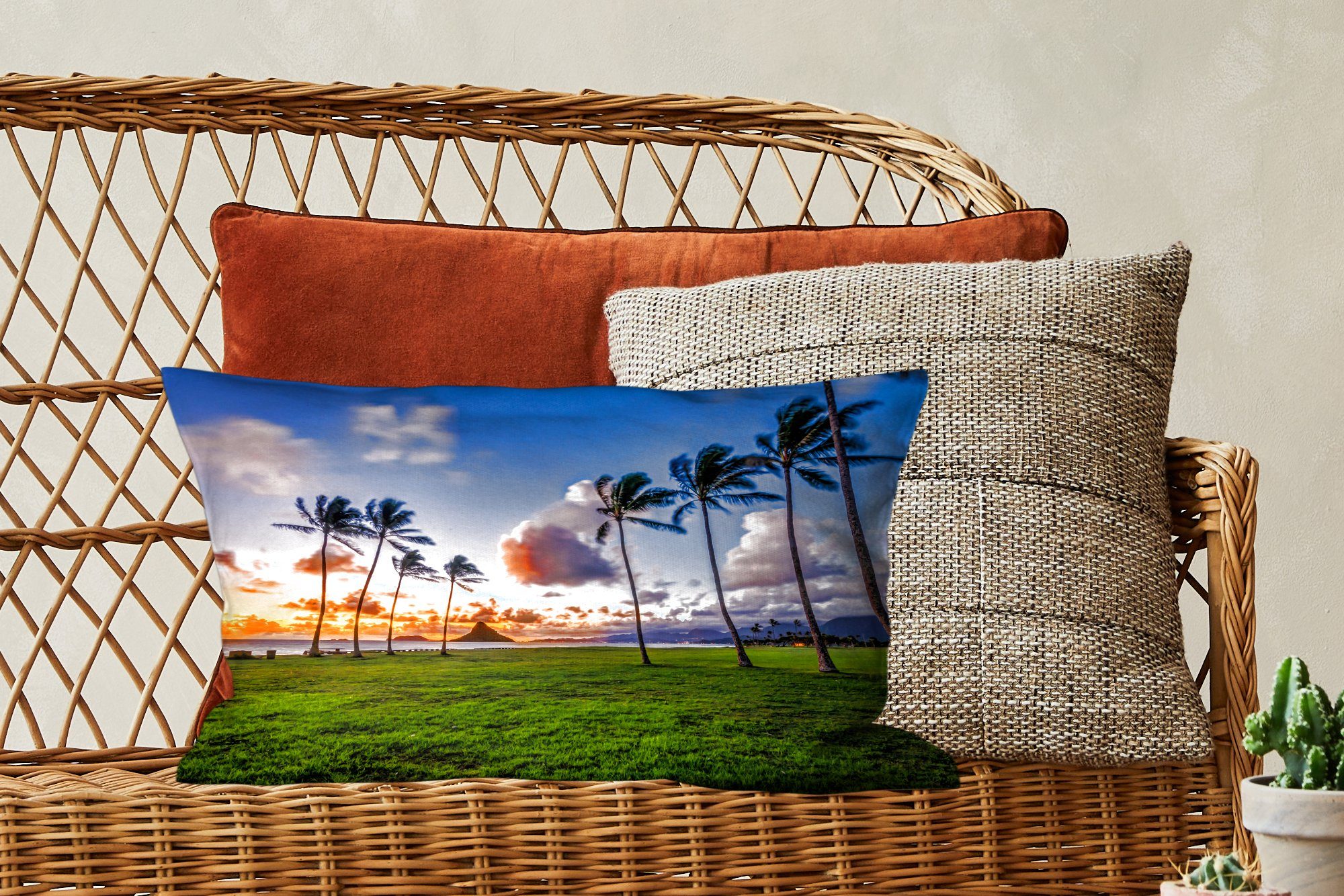 MuchoWow Dekokissen Sonnenuntergang über einer auf Schlafzimmer Hawaii, Wohzimmer von Palmen Dekokissen mit Zierkissen, Reihe Füllung, Dekoration