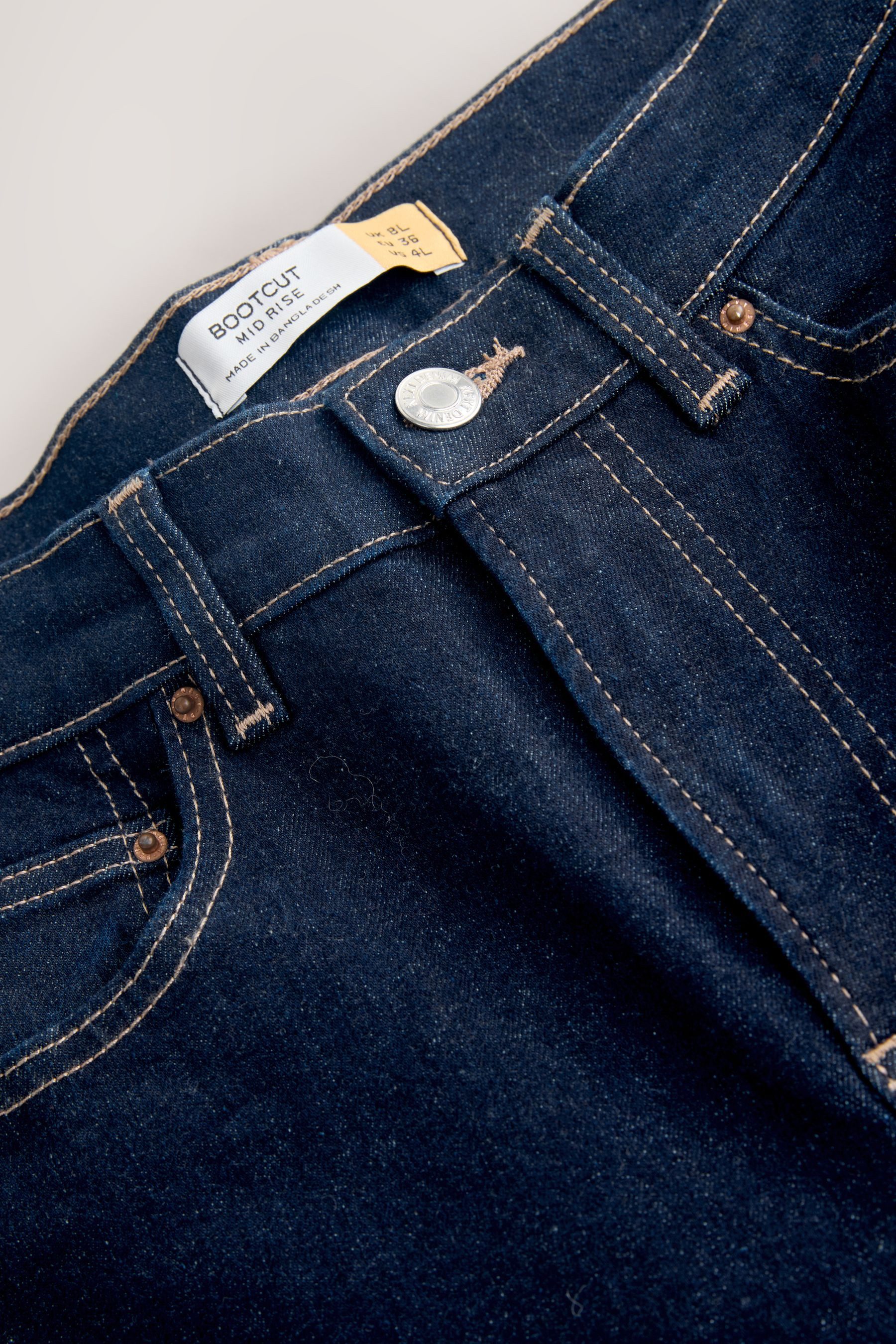 Next Bootcut-Jeans Bootcut Stretchjeans, mittelhoher Bund, Kurzgröße (1-tlg)