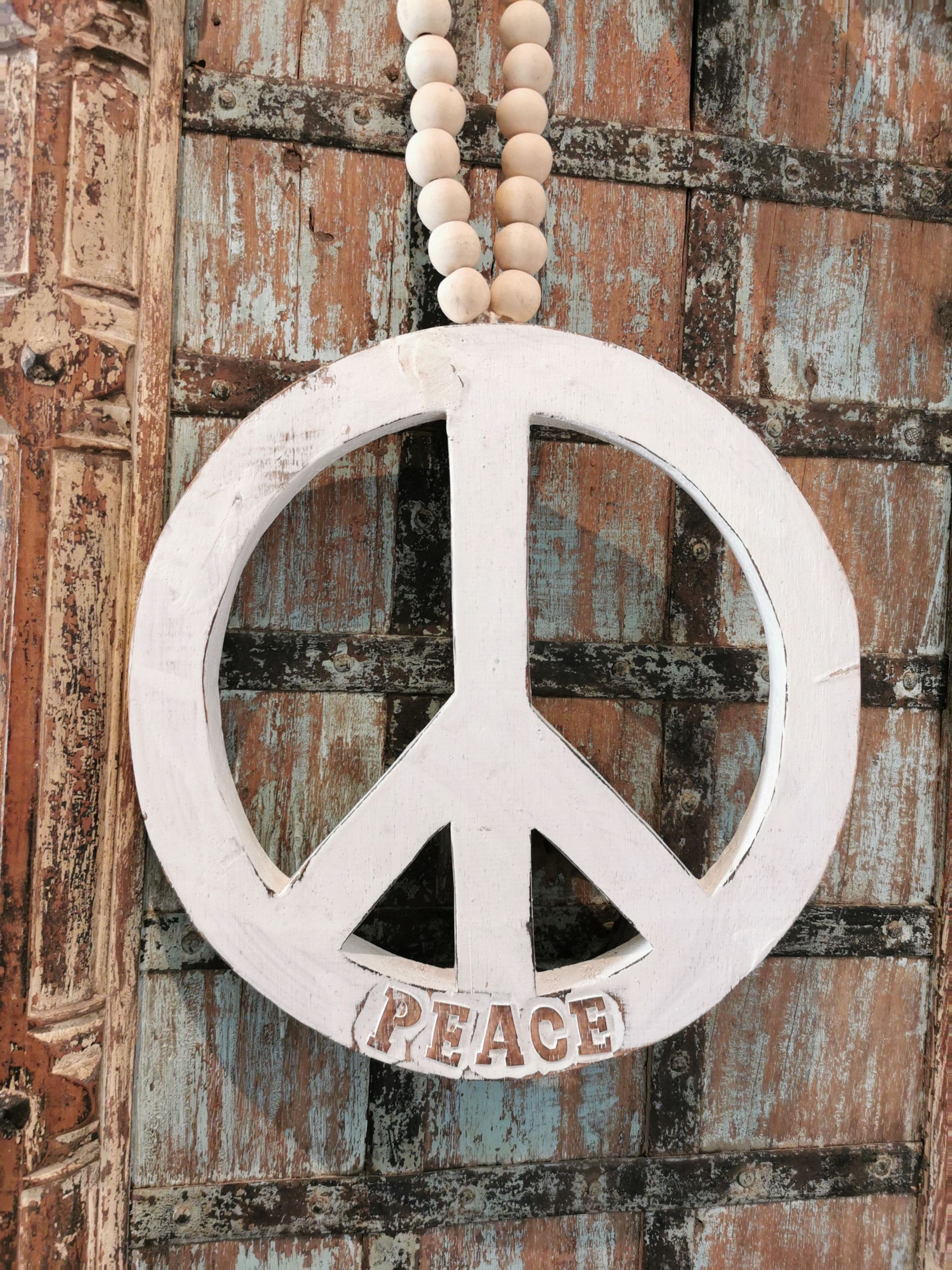 Peace-Zeichen aus Holz - 38 cm geflammt