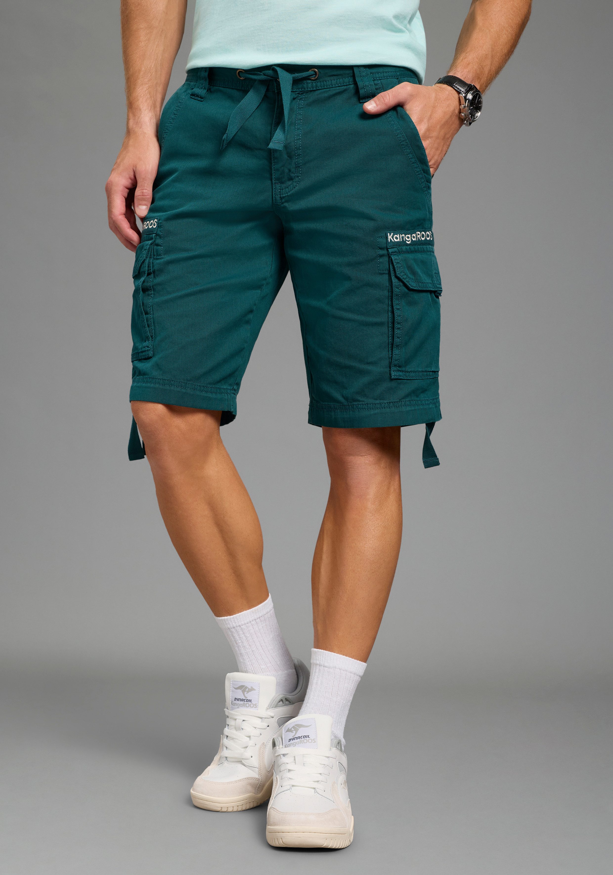 KangaROOS Cargoshorts gerade geschnitten, mit Bindeband am Beinabschluss und Bund. € 44,99, (€ 44,99 pro 1 Stk).