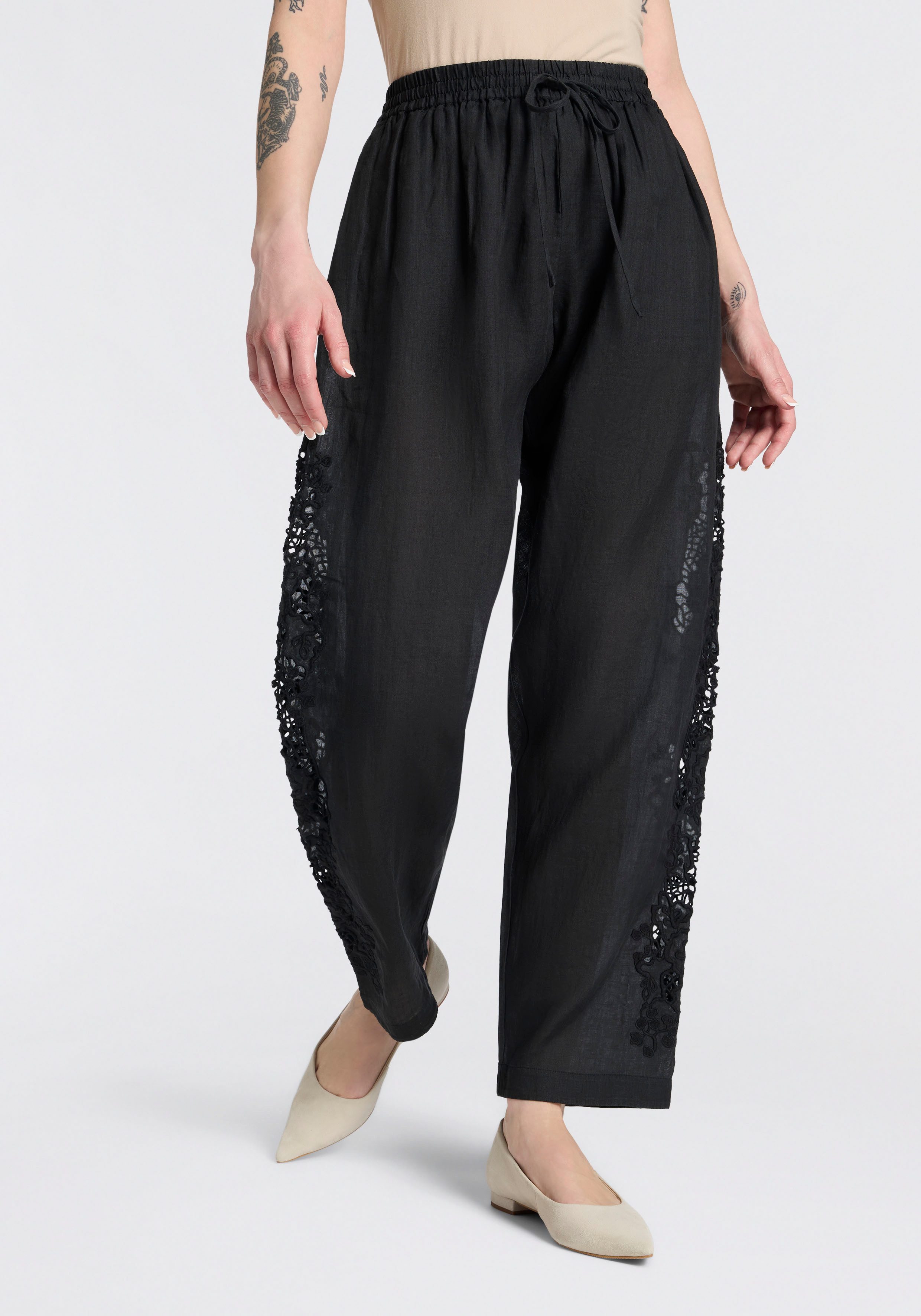 BOSS ORANGE Schlupfhose Trika Premium Damenmode mit dekorativer Lochstickerei, Barrel Shape