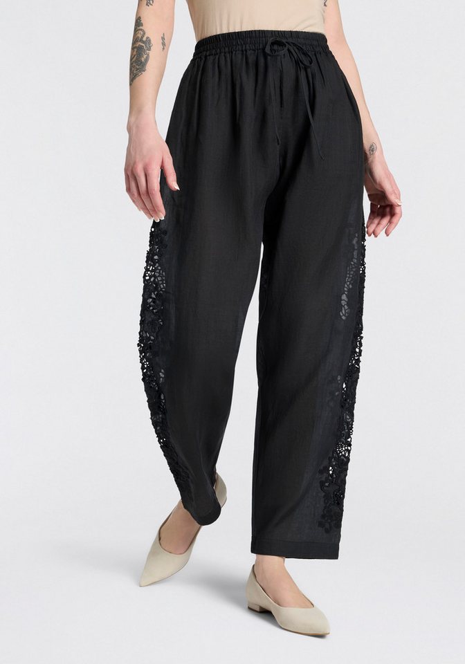 BOSS ORANGE Schlupfhose Trika Premium Damenmode mit dekorativer Lochstickerei, Barrel Shape