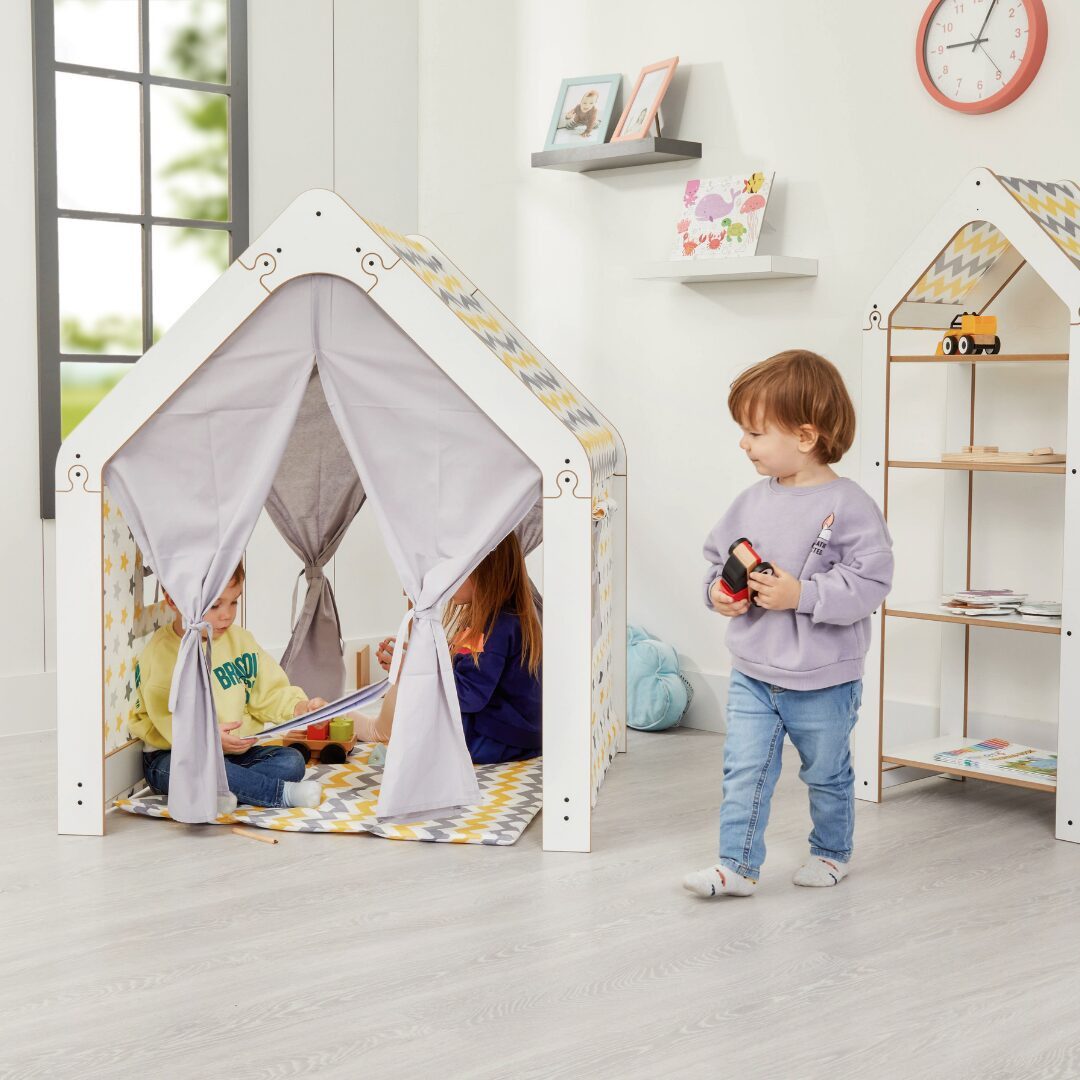 COZYCOLLECTIONS Spielzelt Montessori Spielhaus Holz weiß, mit Stoffzelt – gelb/grau (Kinder-Spielhaus / Spielzelt aus Holz (1-teiliges Set), 1-tlg., 1 Spielhaus aus Holz inkl. abnehmbarem Stoffbezug (Tür & Fenster) Montessori-Spielhaus: waschbarer Bezug,