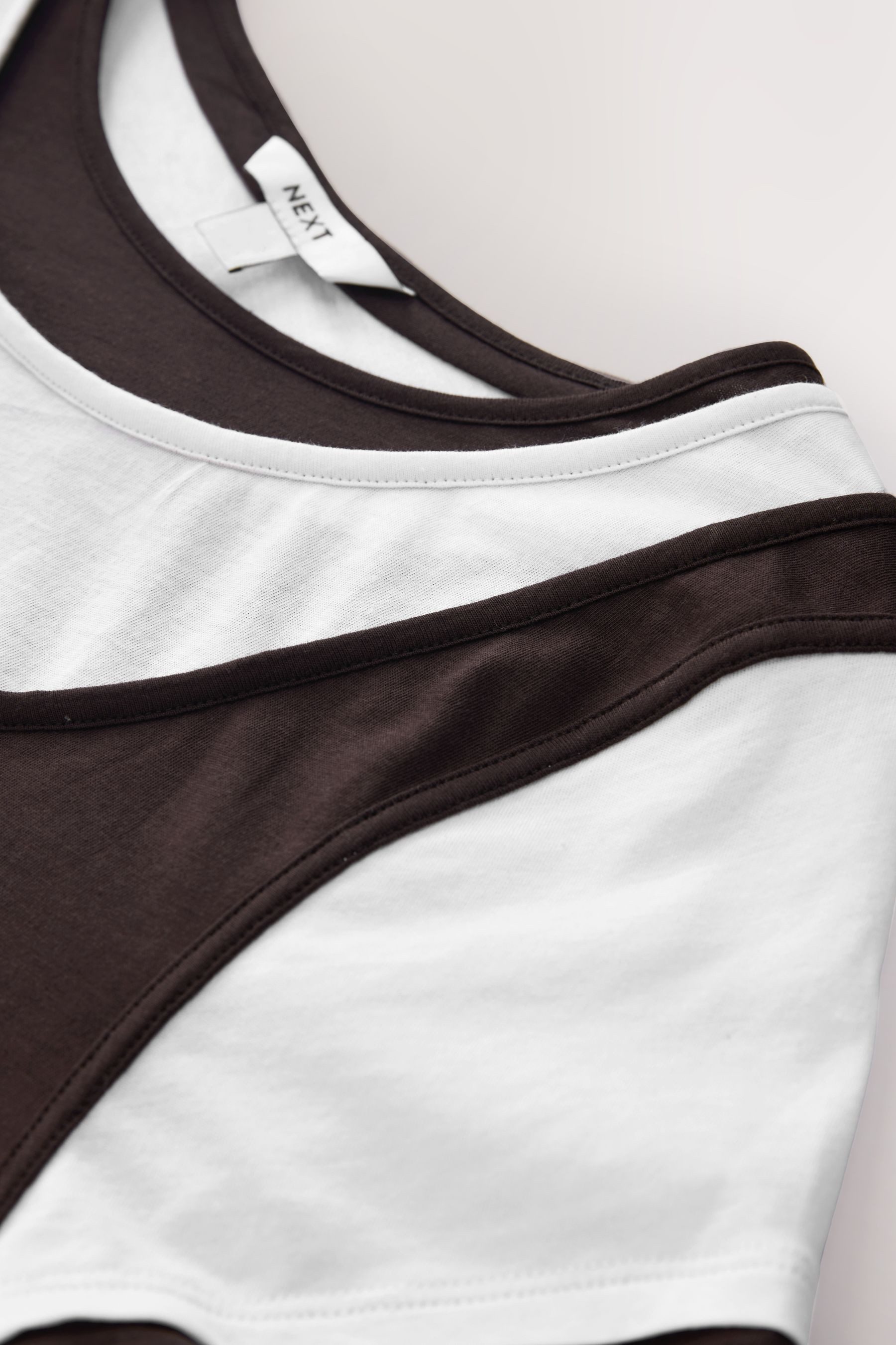 Next T-Shirt Dreilagiges Kurzarm-T-Shirt mit Rundhalsausschnitt (1-tlg) – Bild 3 von 5
