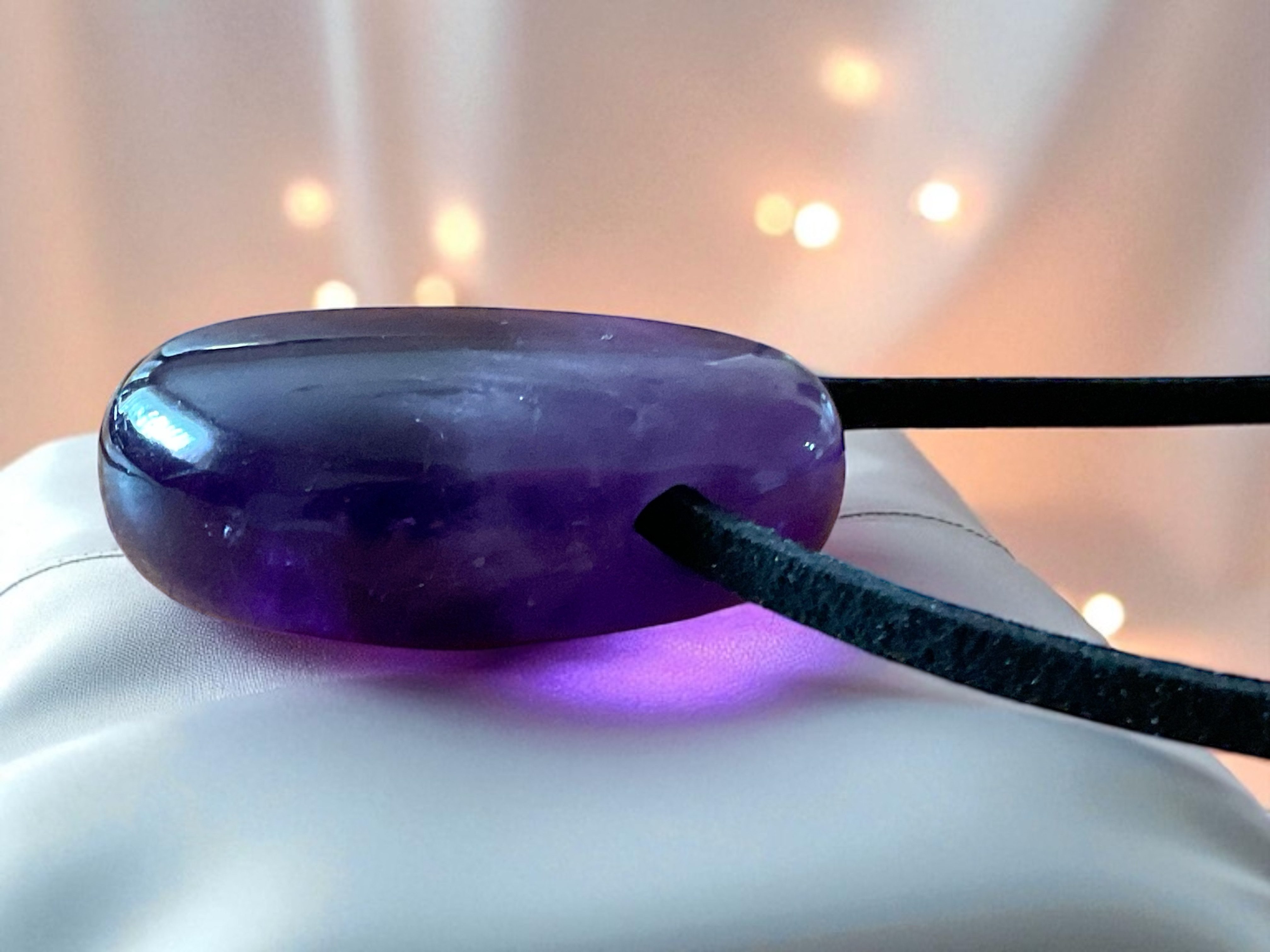 Steinfixx® Amulett Set Edelstein Anhänger aus echtem Amethyst, Tropfenanhänger (AAA-Qualität, 1-tlg., Handarbeit, Brasilien), incl. 80 cm Wildlederband, Geschenkverpackung