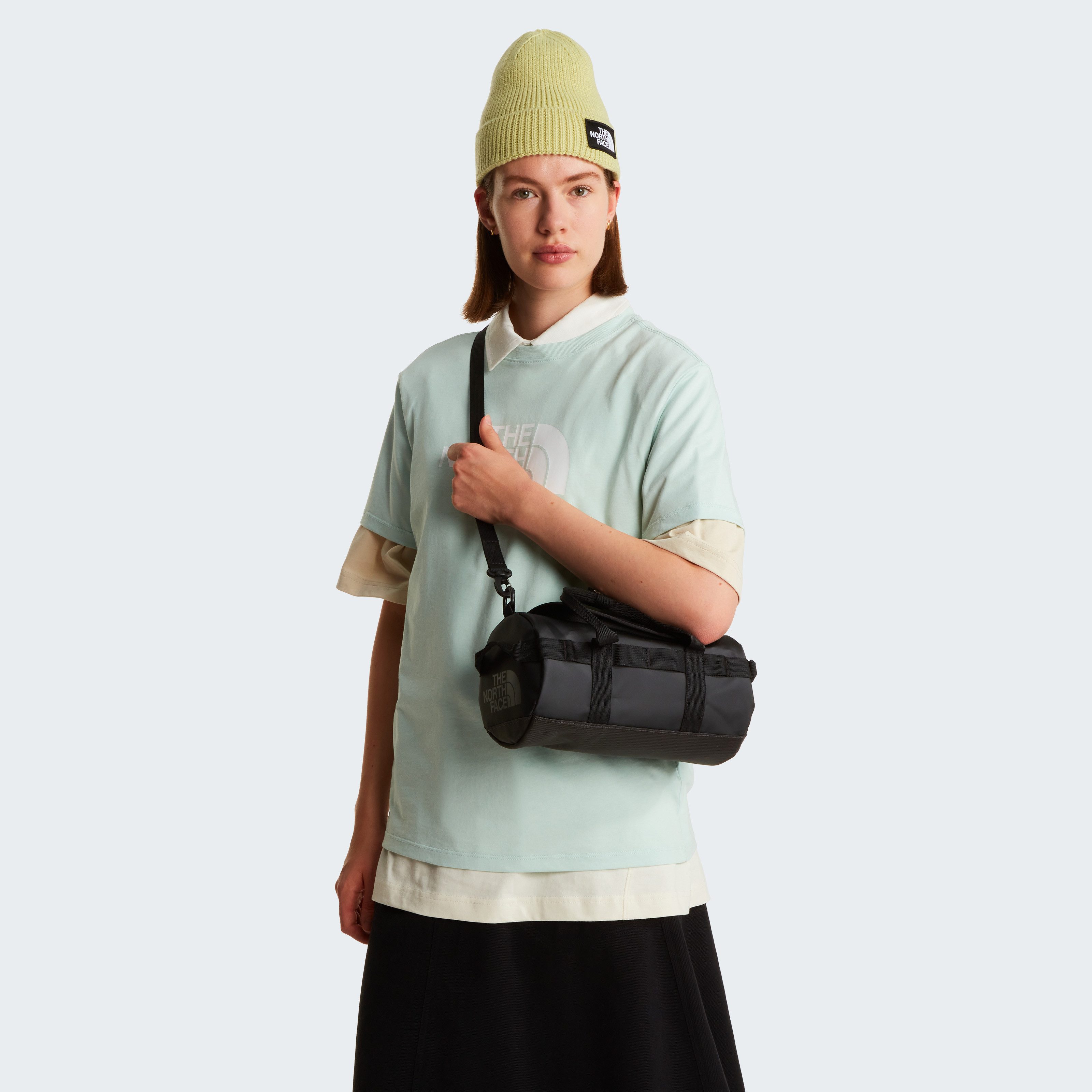 The North Face Sporttasche BASE CAMP DUFFEL SHOULDER BAG, aus Polyethylen, leichtes Gewicht, praktische Größe – Bild 4 von 4