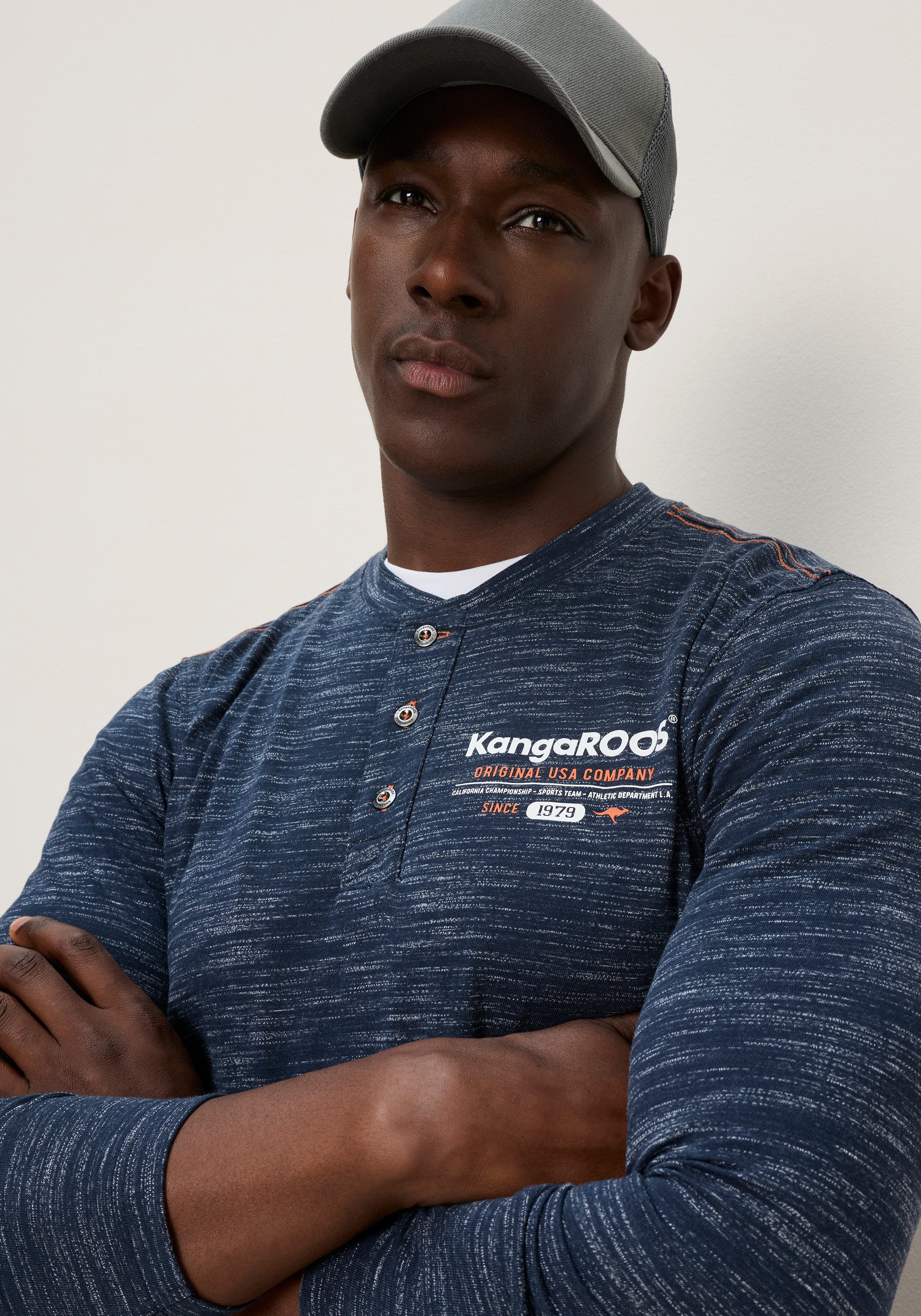 KangaROOS Langarmshirt mit Rundhals und Knopfleiste, Langarm, schmale Passform