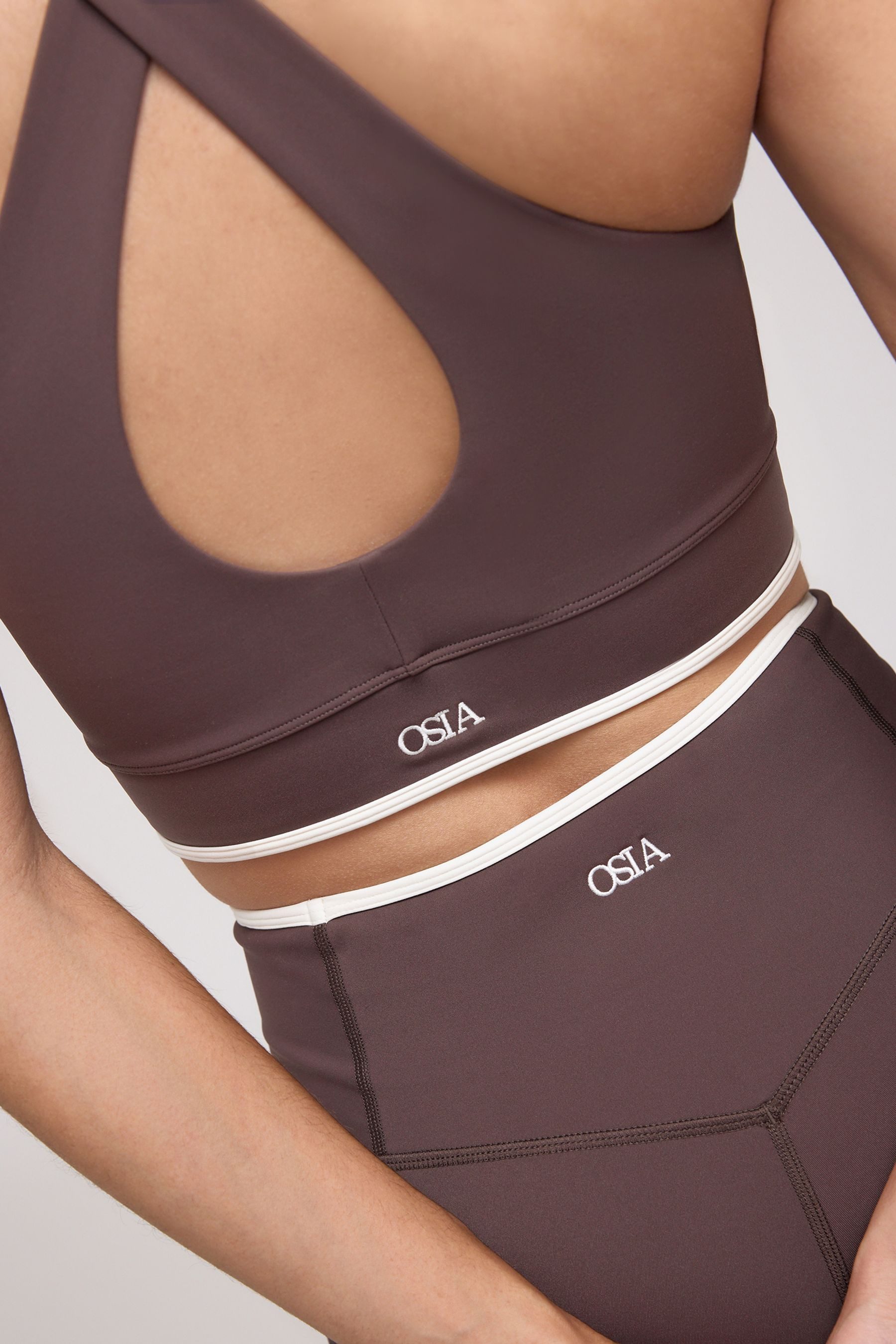 Osia Crop-Top OSIA hochgeschlossenes Kurztop mit Randstreifen (1-tlg)