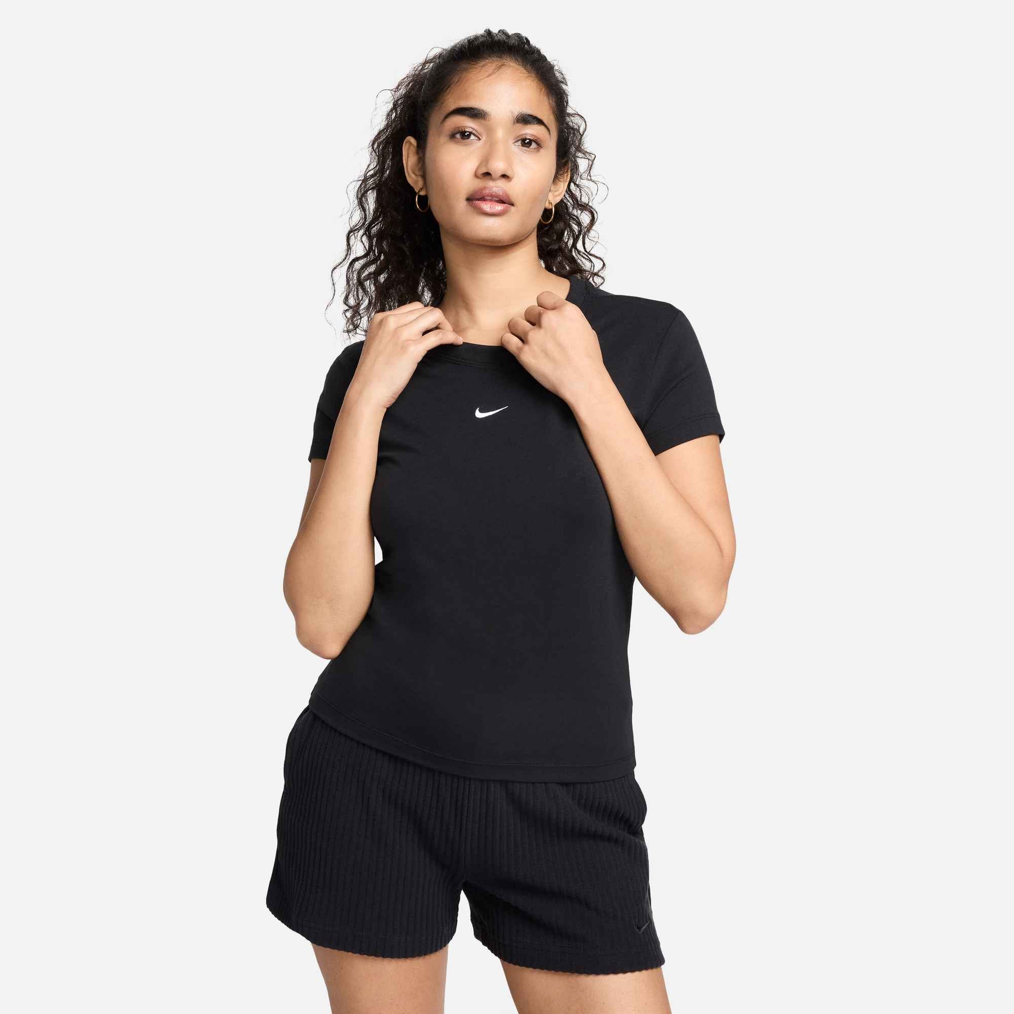 Nike Sportswear T-Shirt W NSW NK CHLL KNT MD CRP mit Rundhalsausschnitt, Kurzarm, aus Jersey, lockerer Schnitt